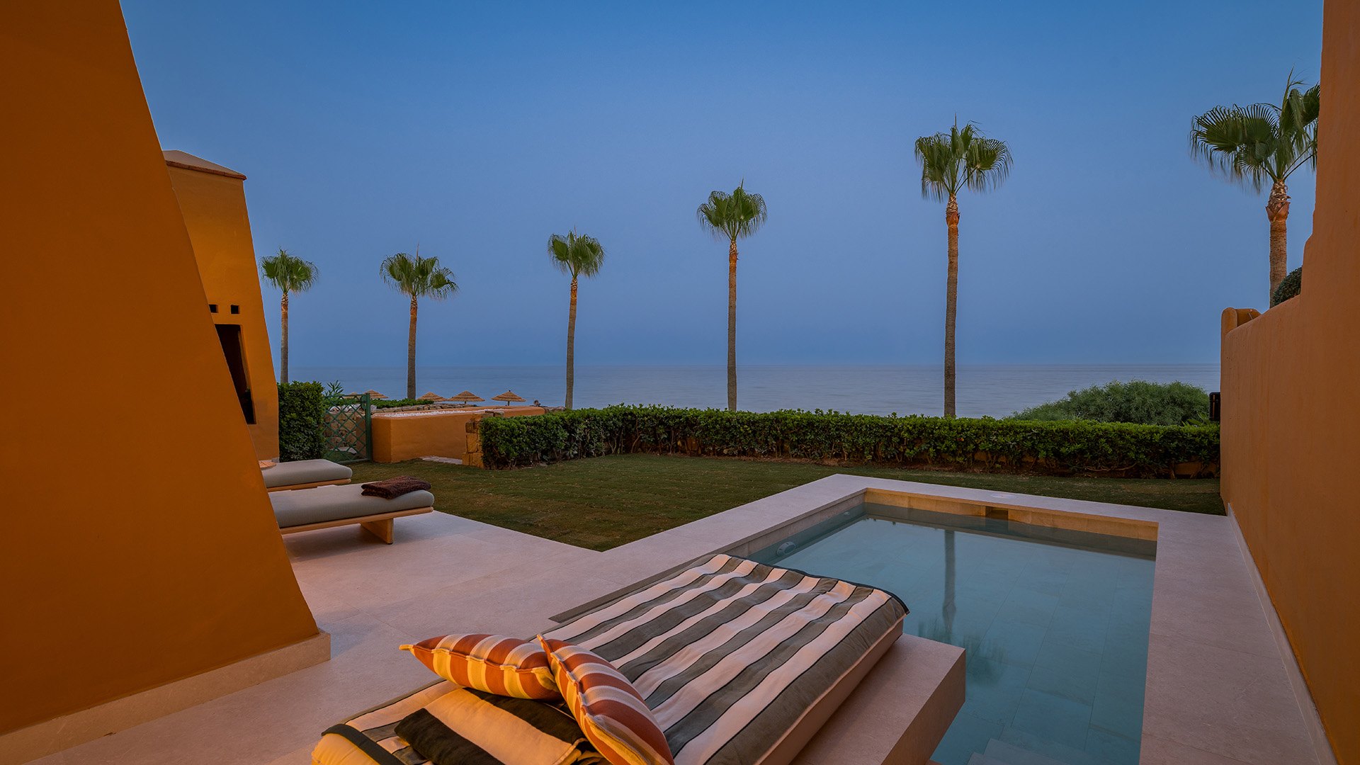 Exquisite fully renovated beachfront apartment in an exclusive development, Estepona