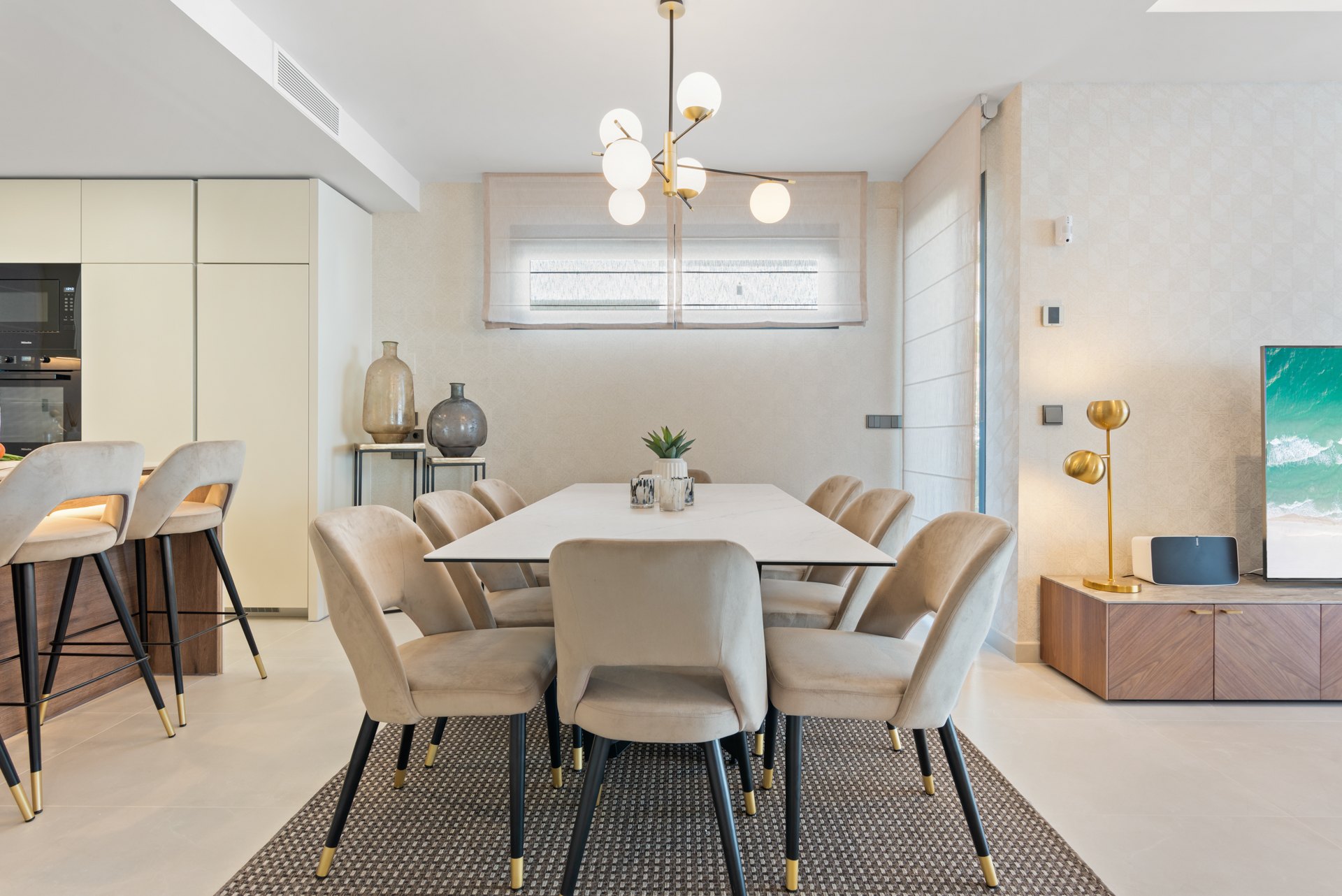 Elegancia contemporánea a escasos metros de la playa, Puerto Banús, Marbella