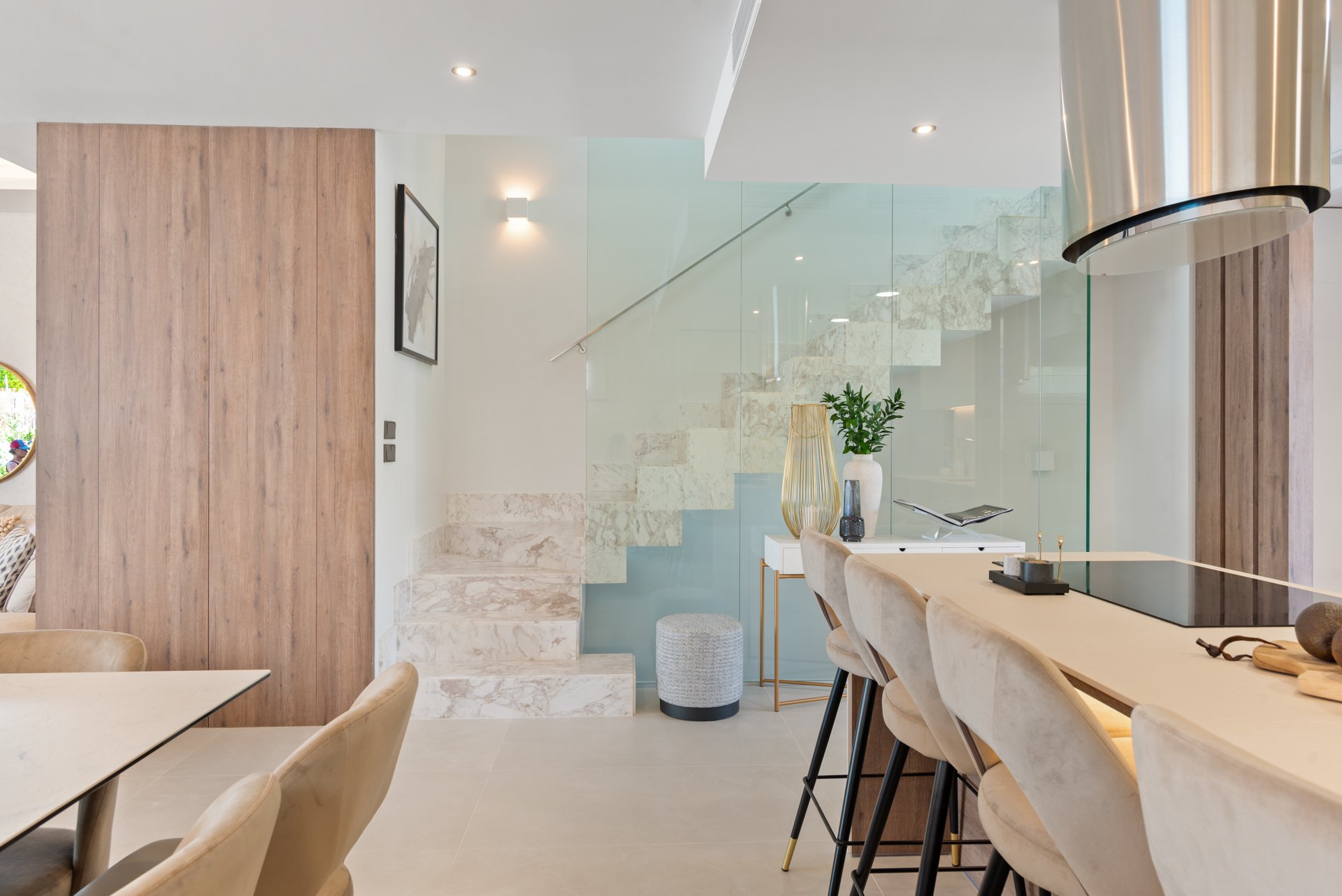 Elegancia contemporánea a escasos metros de la playa, Puerto Banús, Marbella