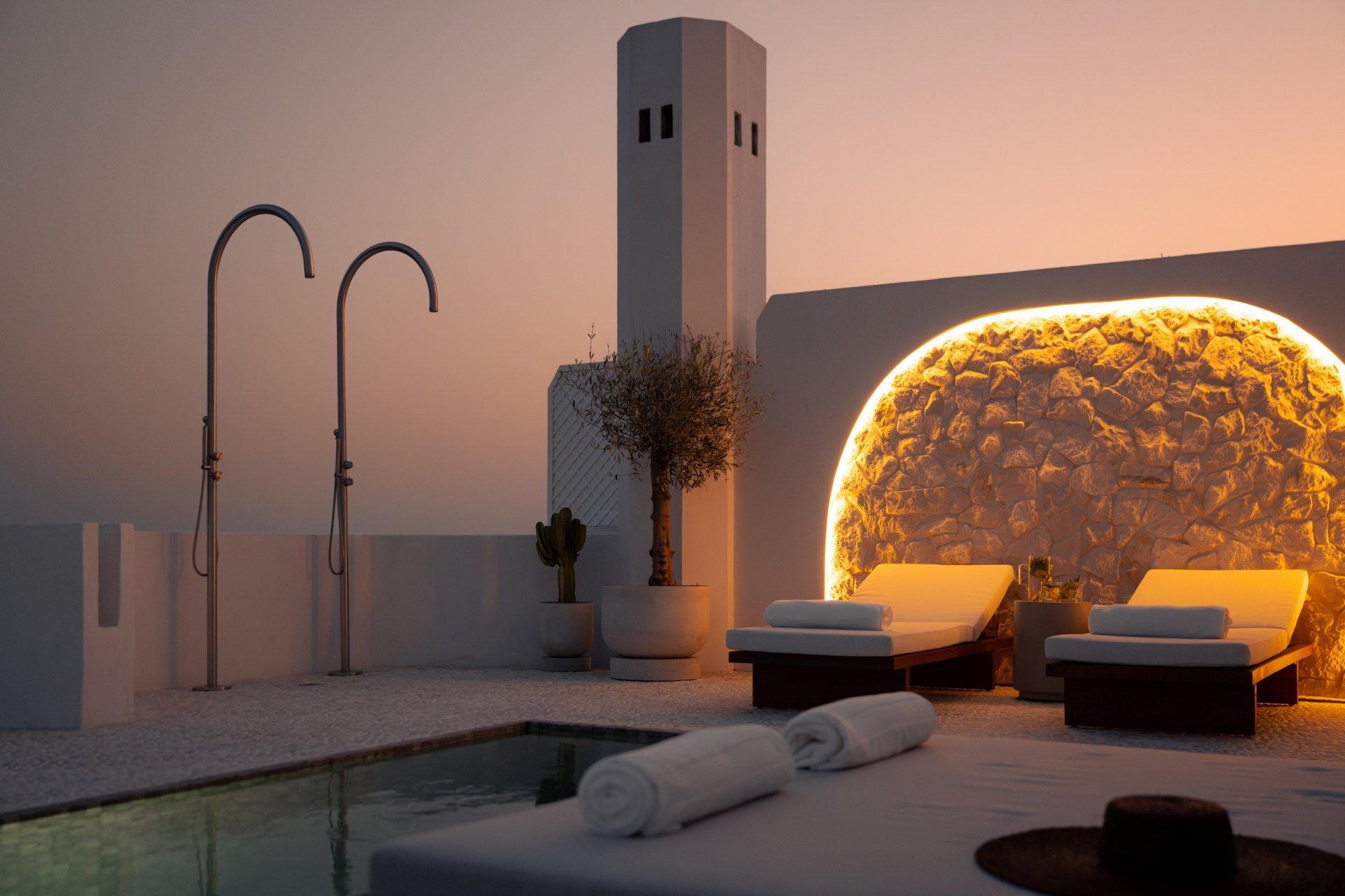 A luxury retreat between the sea and mountains with contemporary design on Marbella’s Golden Mile