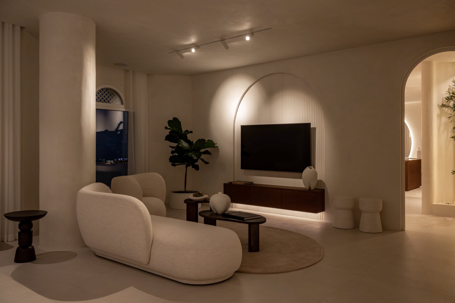 A luxury retreat between the sea and mountains with contemporary design on Marbella’s Golden Mile