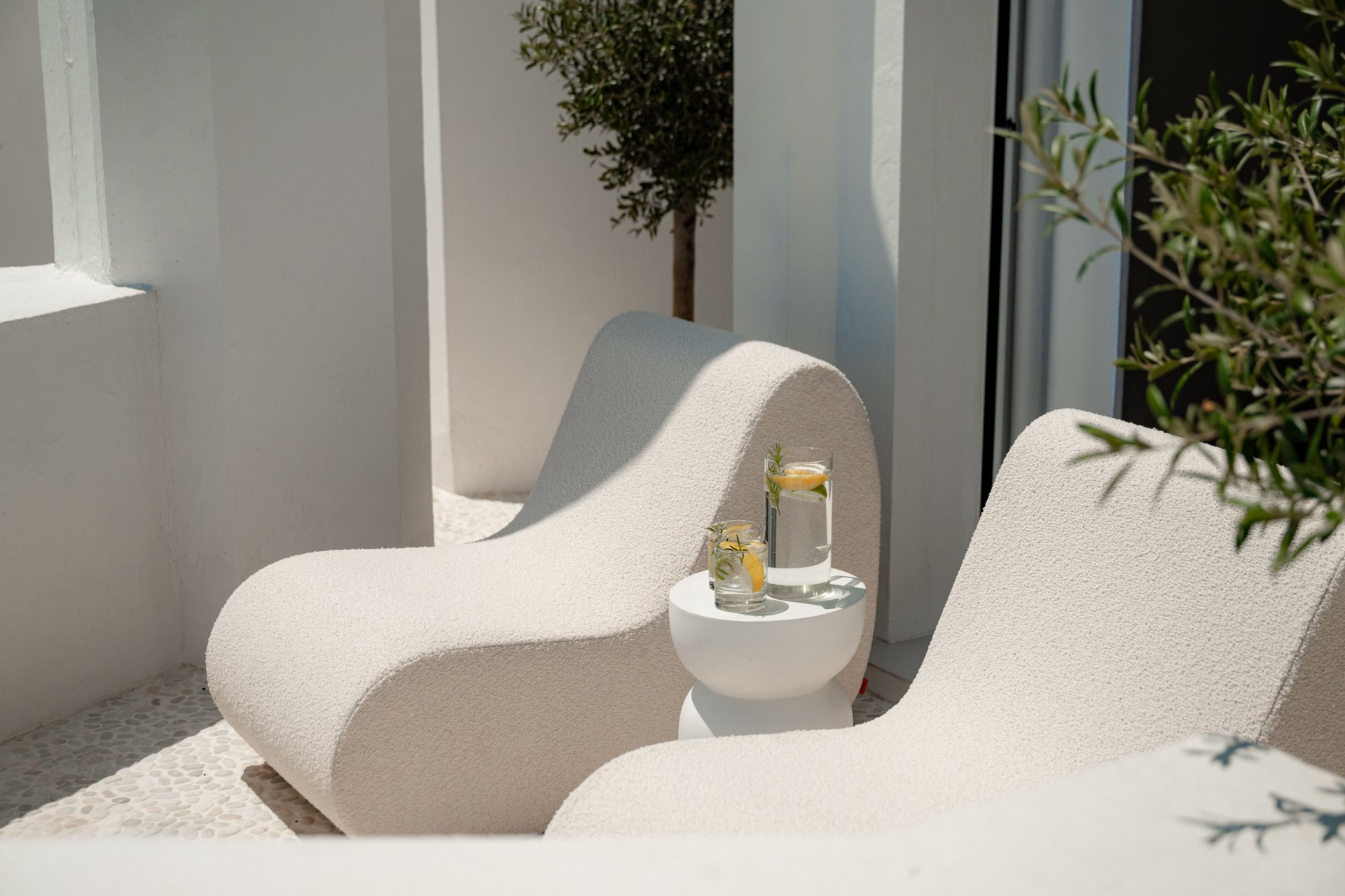 A luxury retreat between the sea and mountains with contemporary design on Marbella’s Golden Mile