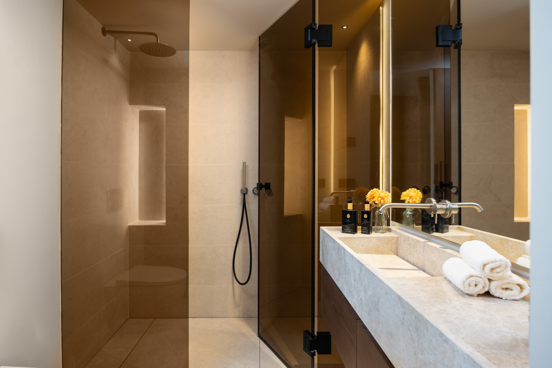 Centauro 15: Un oasis de estilo balines en el corazón del Valle del Golf en Nueva Andalucía