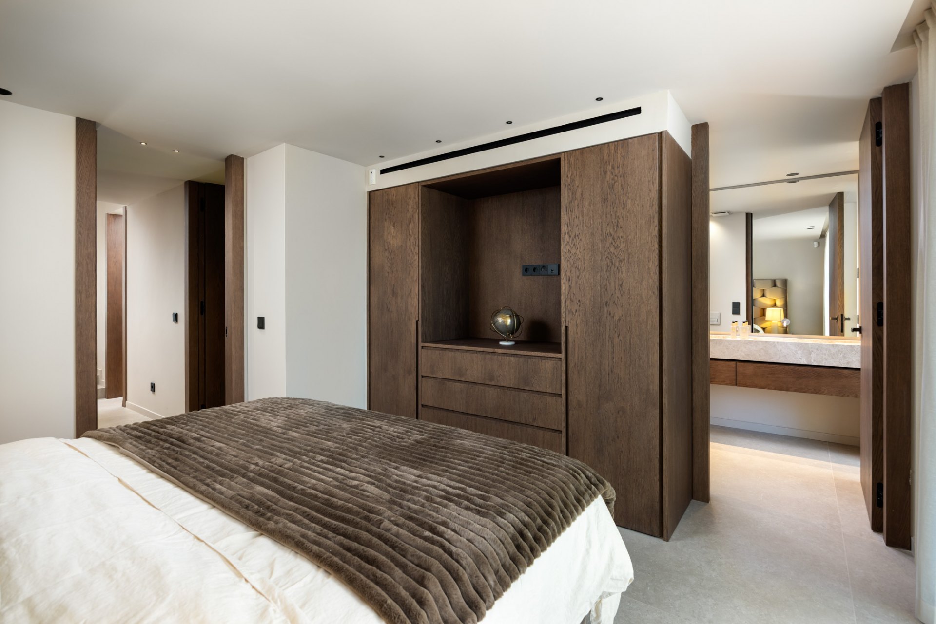 Centauro 15: Un oasis de estilo balines en el corazón del Valle del Golf en Nueva Andalucía