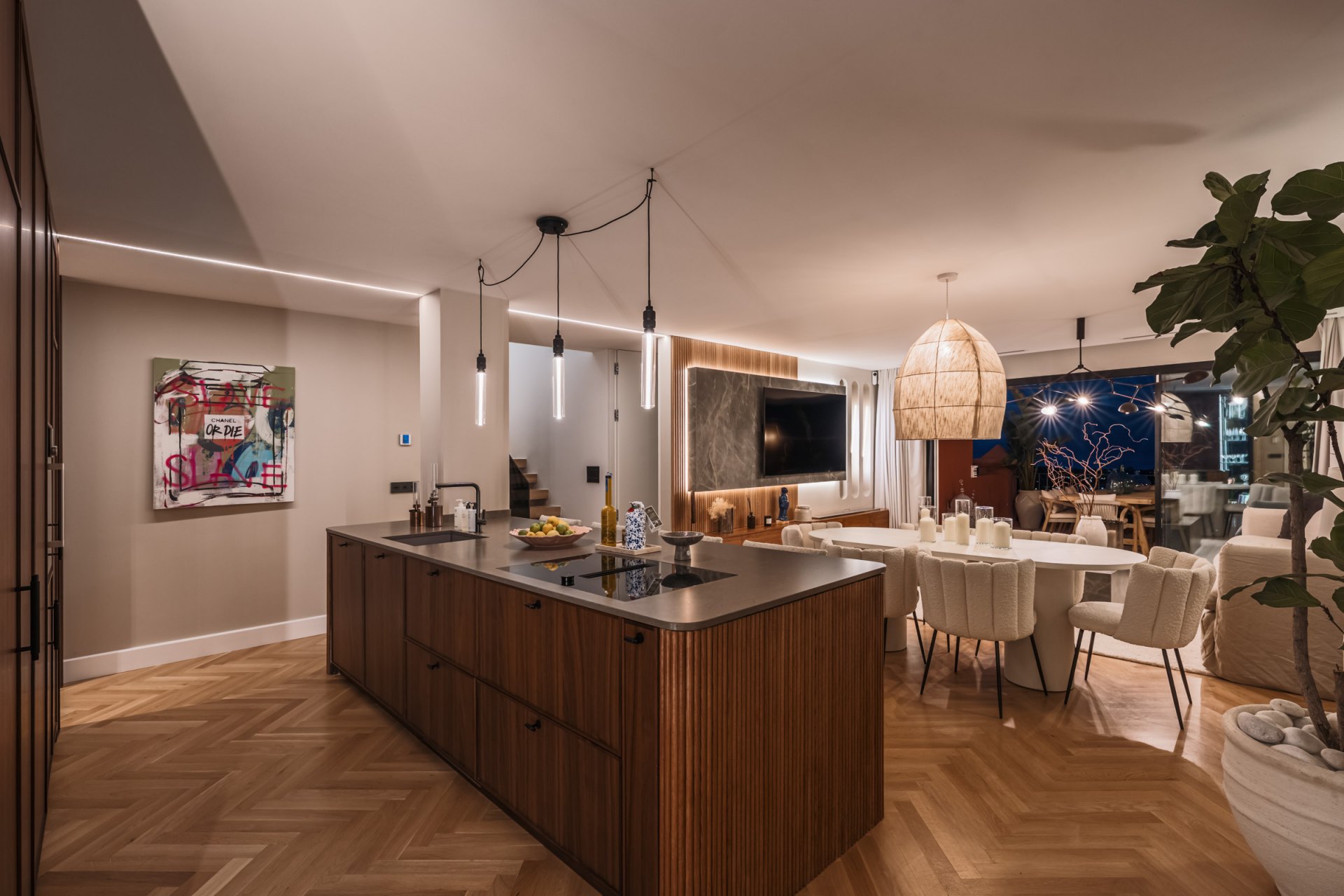 Ático totalmente reformado con amplias vistas al mar en Benahavís