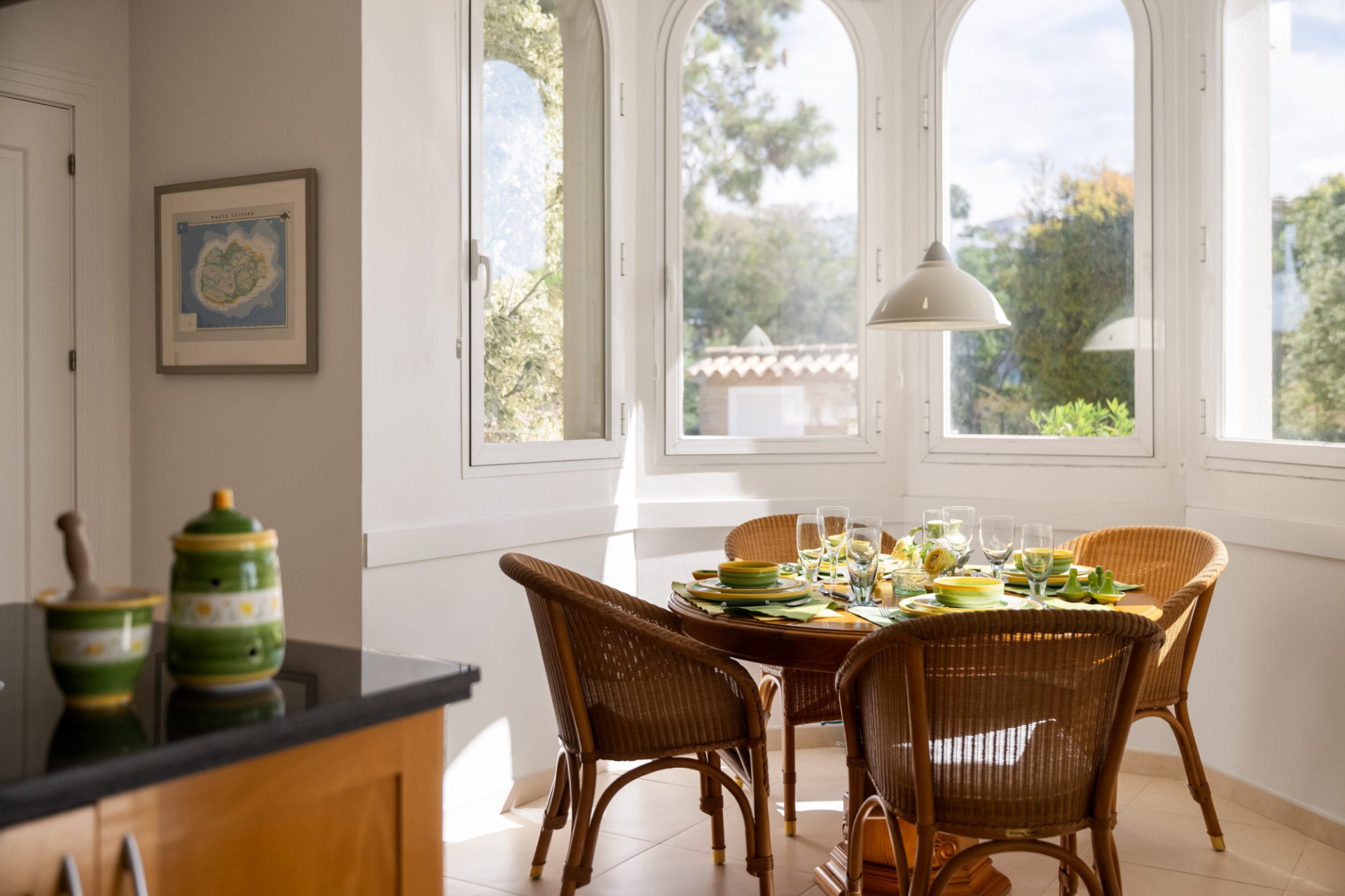 Elegante villa familiar con casa de invitados y vistas abiertas al golf y al mar, El Herrojo