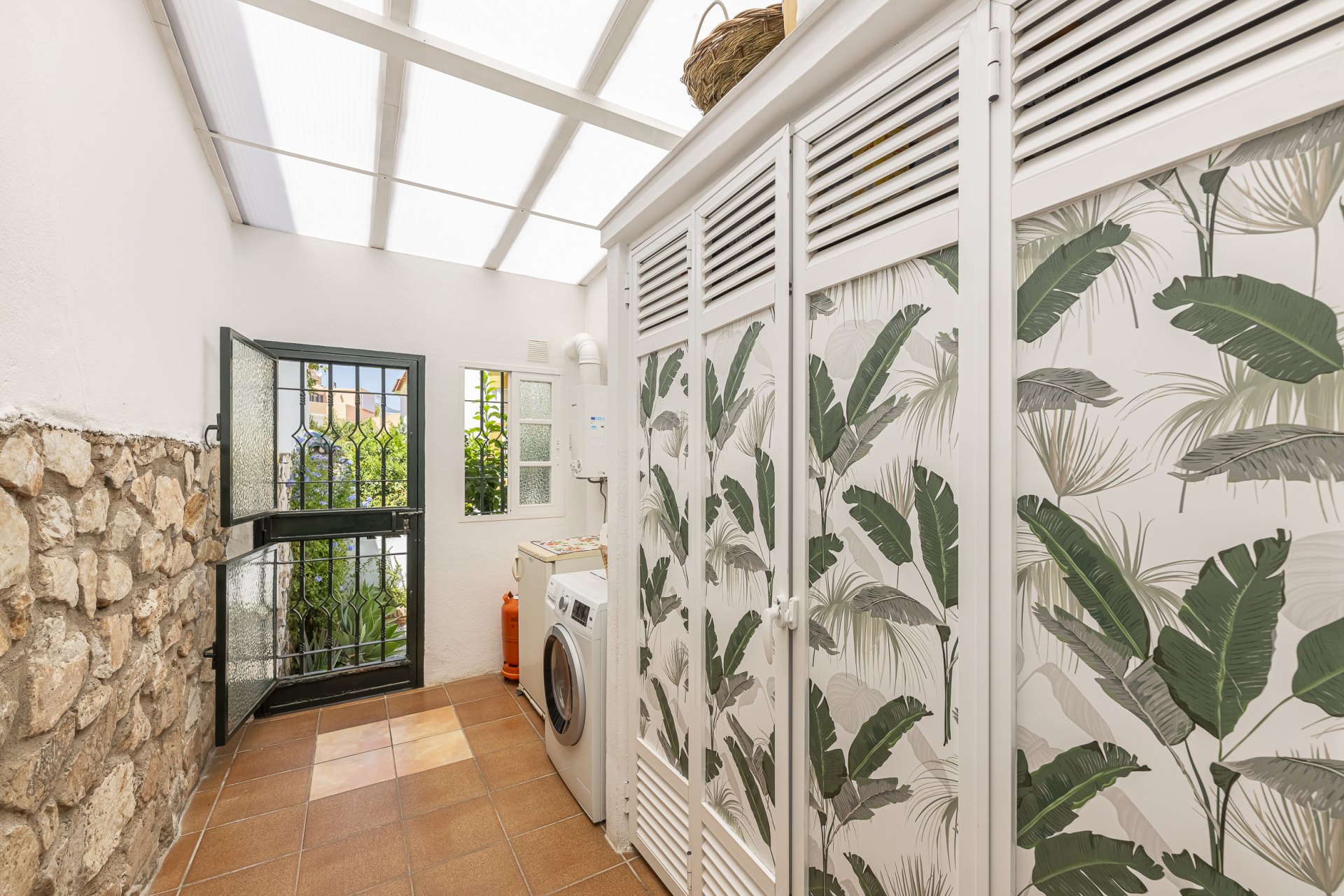 Elegant home with sea views and great potential for personalized renovation in Gibralfaro, Málaga