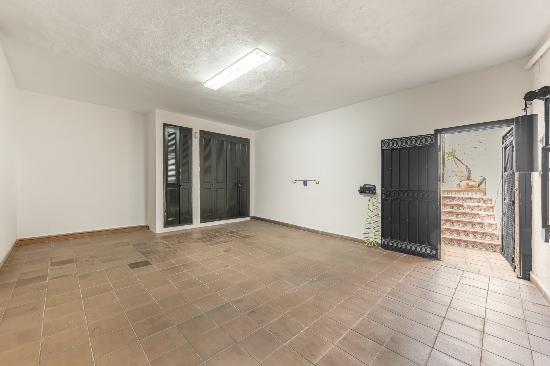 Elegant home with sea views and great potential for personalized renovation in Gibralfaro, Málaga