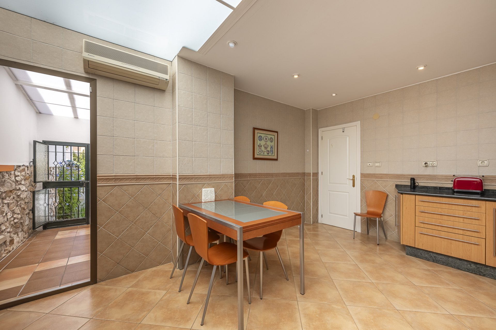 Elegant home with sea views and great potential for personalized renovation in Gibralfaro, Málaga