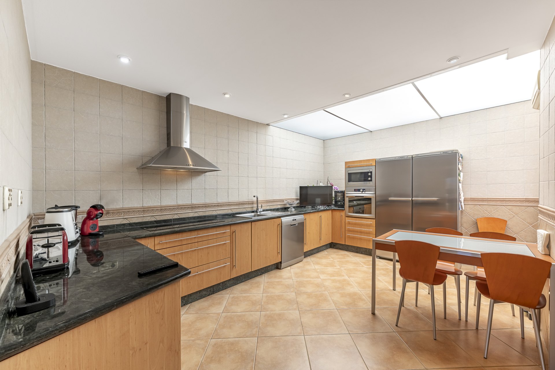 Elegant home with sea views and great potential for personalized renovation in Gibralfaro, Málaga