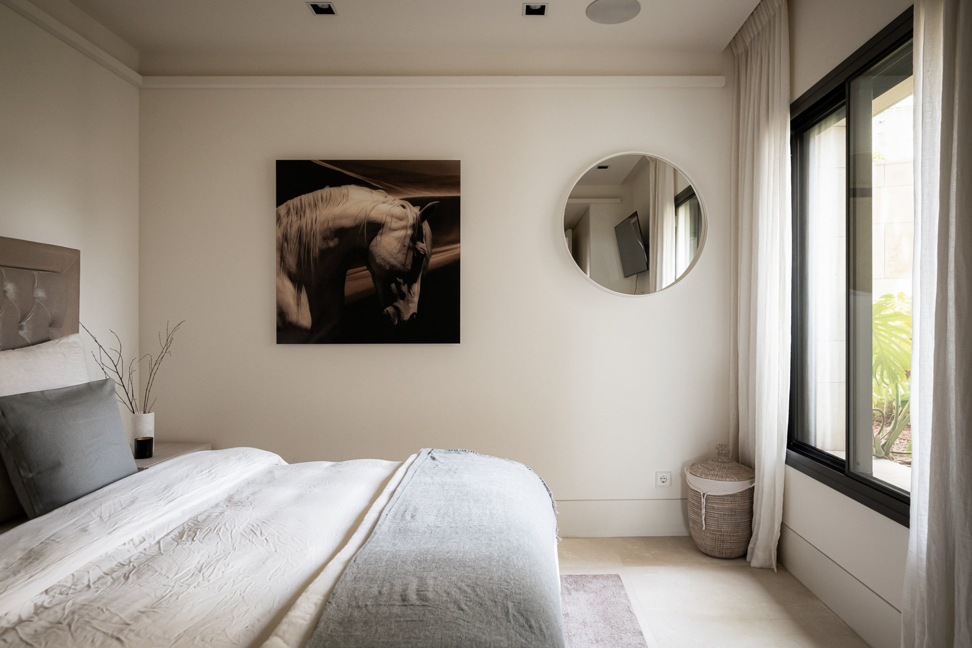 Lujoso y muy espacioso apartamento con comodidades de villa en La Quinta, Benahavís