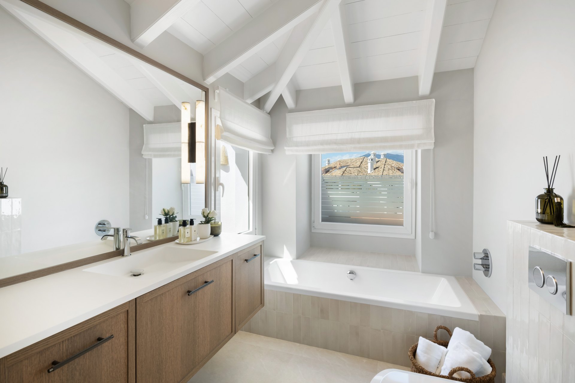 Duplex penthouse in the prestigious Golden Mile, Marbella