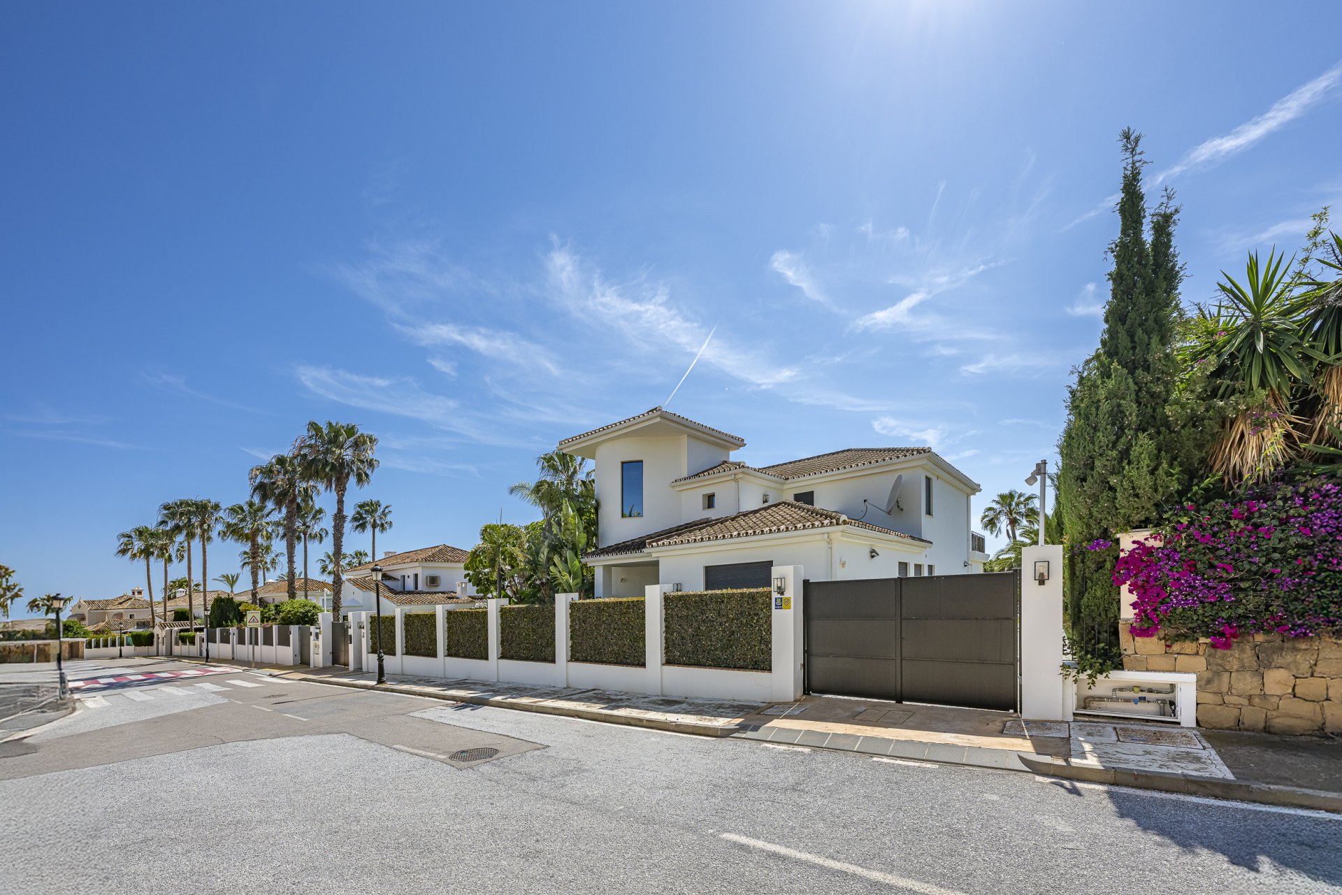 Spectacular family villa with panoramic sea views and exceptional amenities in Elviria, East Marbella