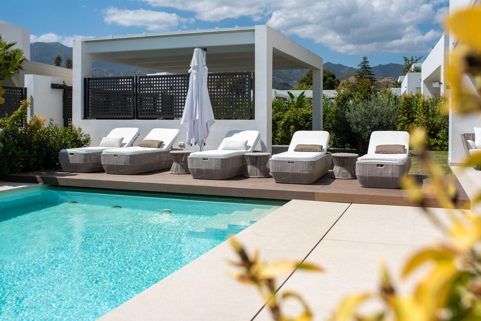 Elegant villa with Mediterranean light in Río Real, Marbella