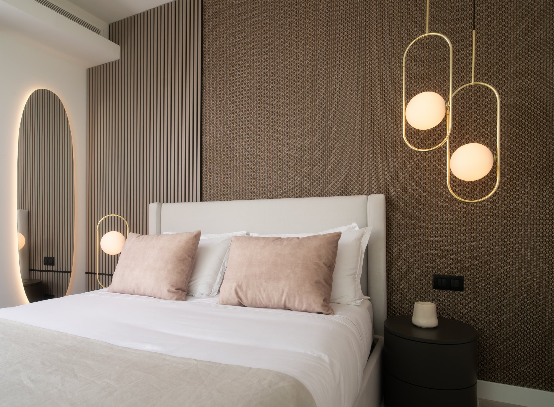 Elegant villa with Mediterranean light in Río Real, Marbella