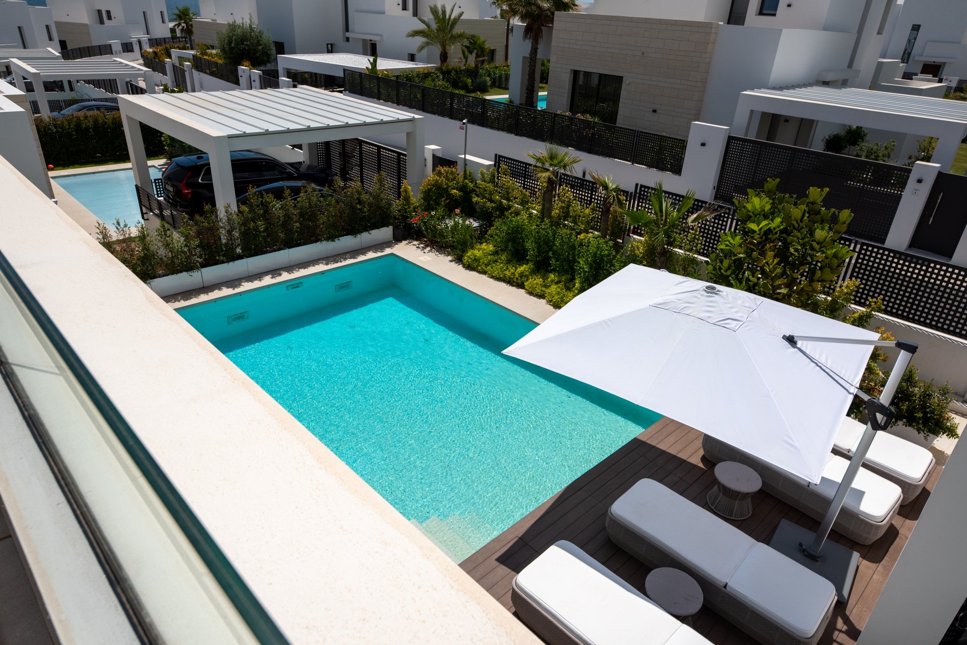 Elegant villa with Mediterranean light in Río Real, Marbella