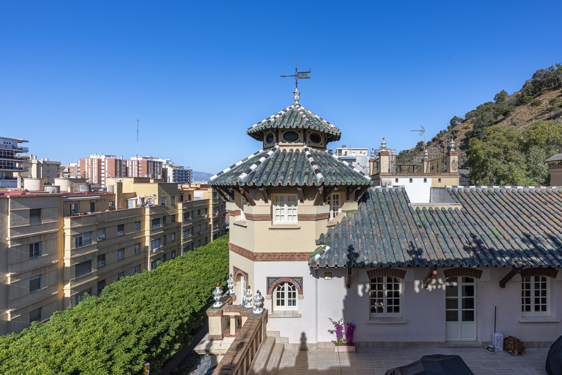 Architectural gem by Strachan on the iconic Paseo de Reding, east Málaga