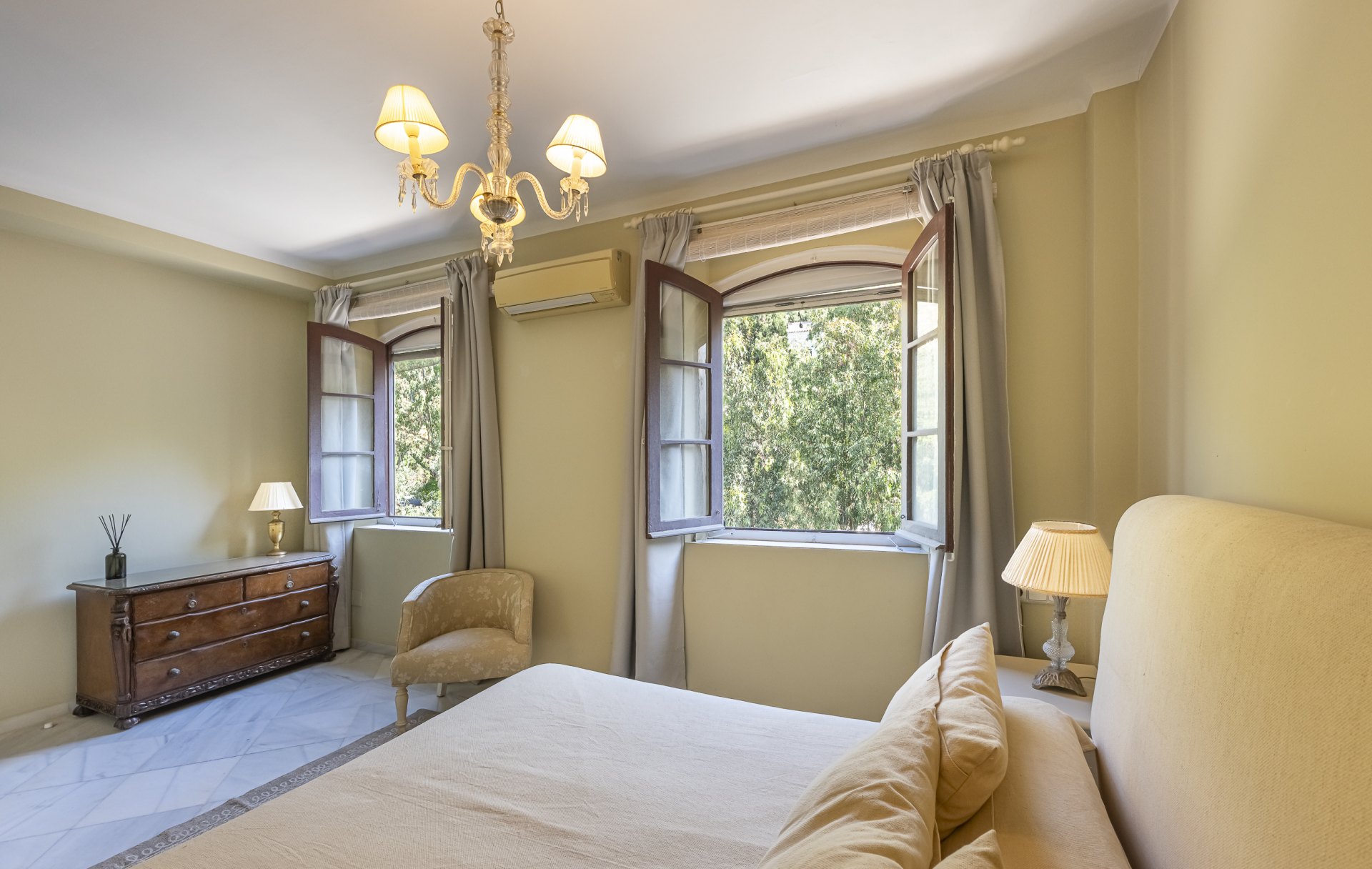 Architectural gem by Strachan on the iconic Paseo de Reding, east Málaga