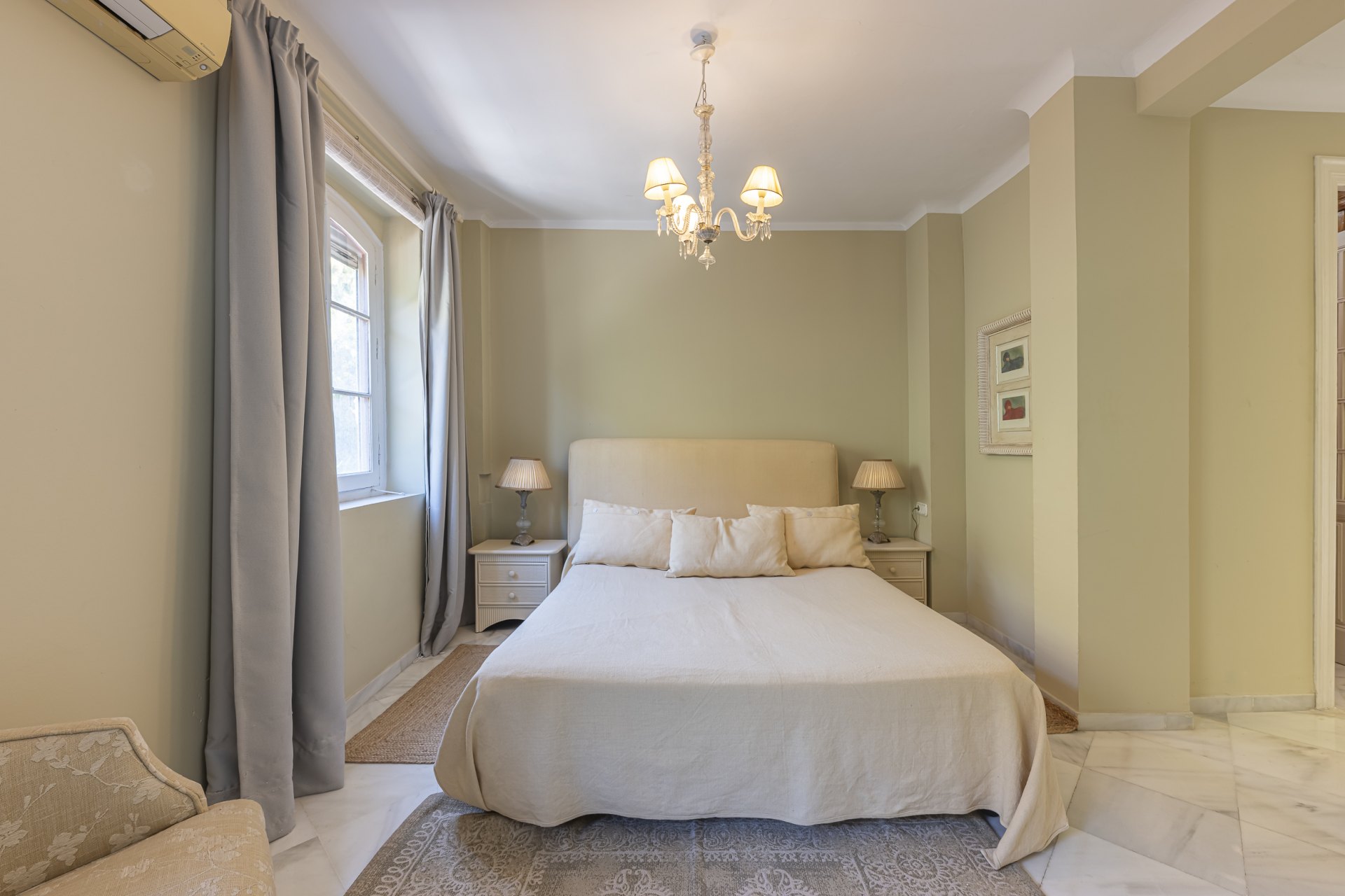 Architectural gem by Strachan on the iconic Paseo de Reding, east Málaga