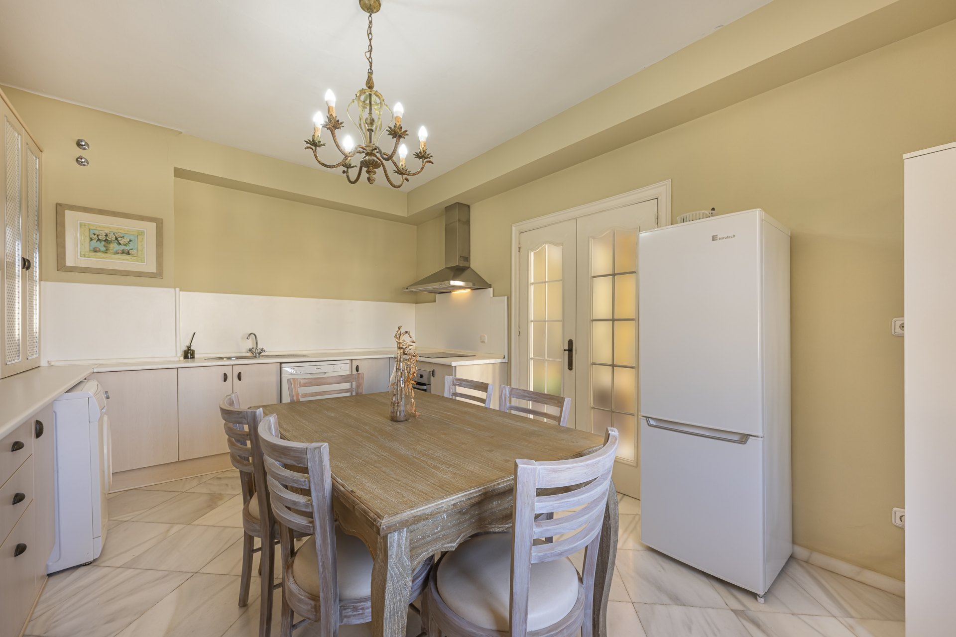 Architectural gem by Strachan on the iconic Paseo de Reding, east Málaga