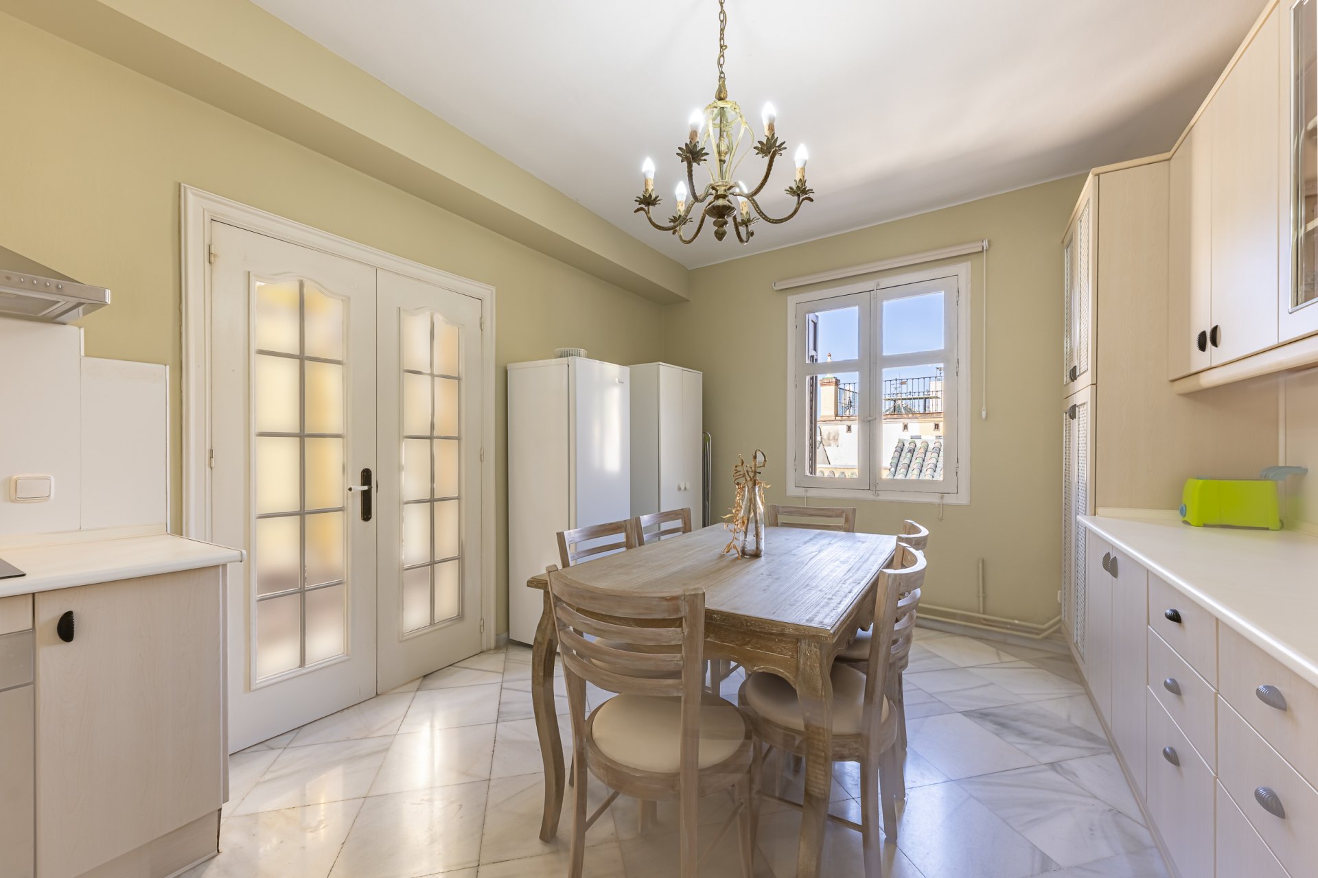 Architectural gem by Strachan on the iconic Paseo de Reding, east Málaga