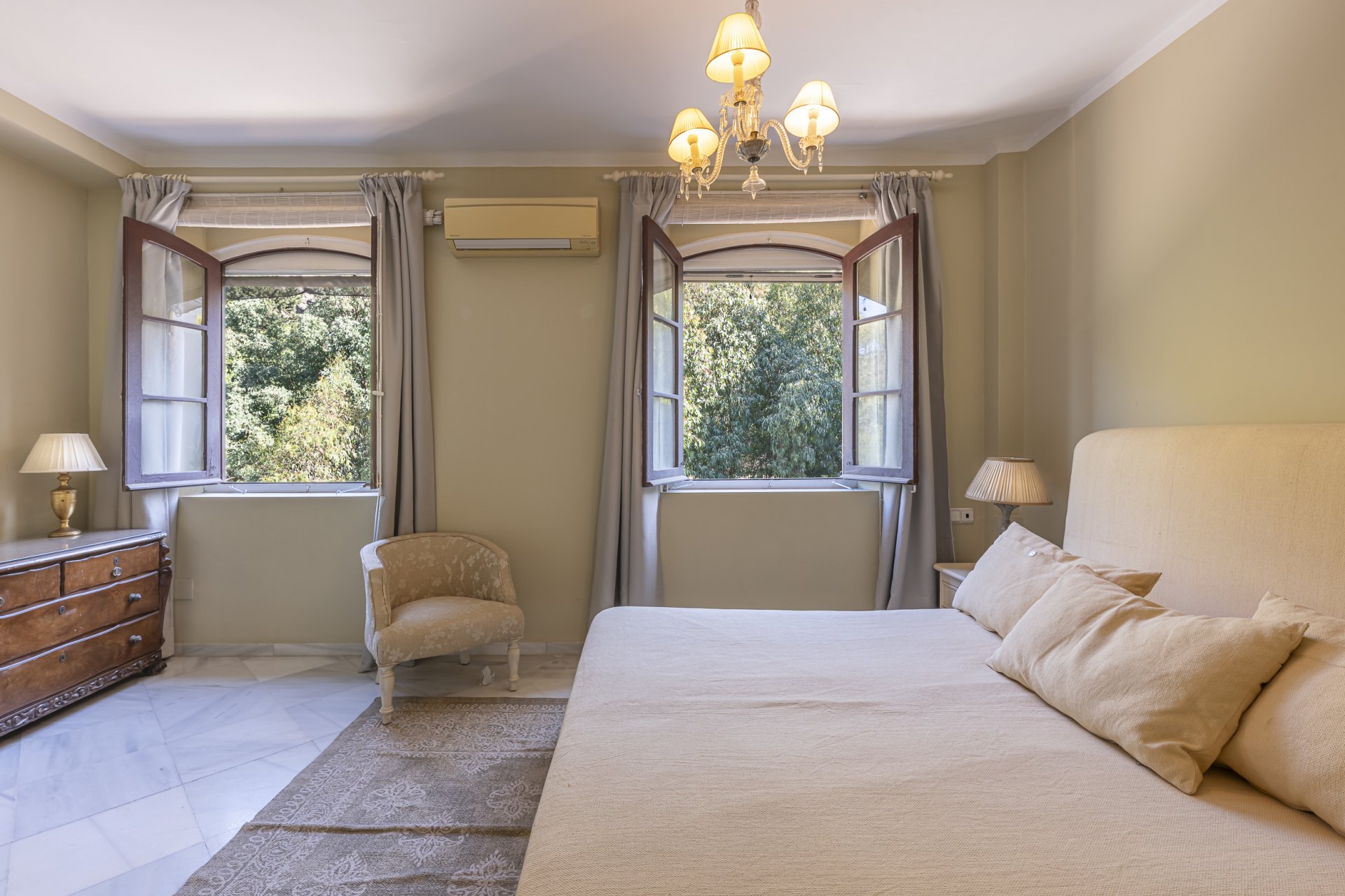 Architectural gem by Strachan on the iconic Paseo de Reding, east Málaga