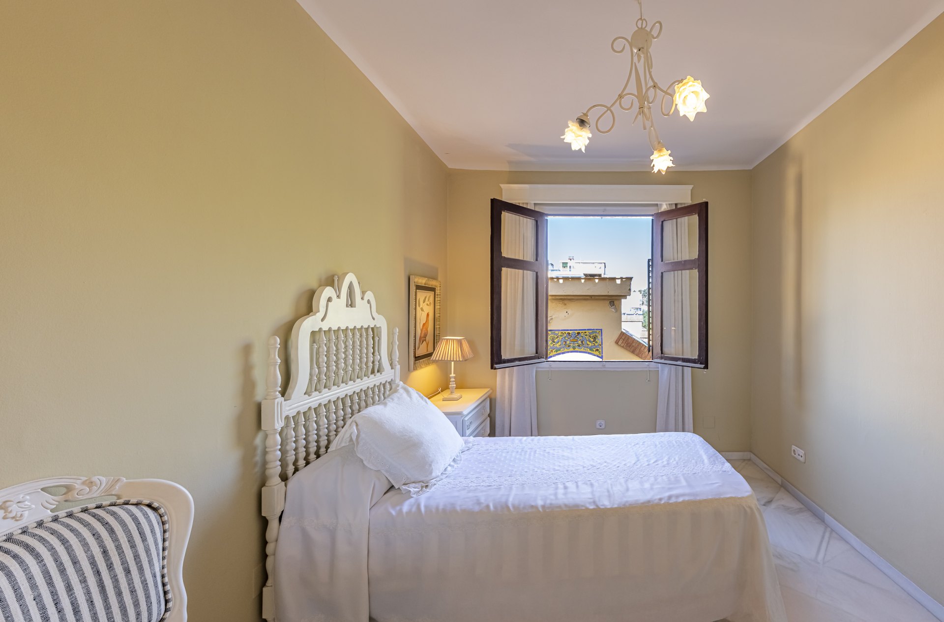 Architectural gem by Strachan on the iconic Paseo de Reding, east Málaga