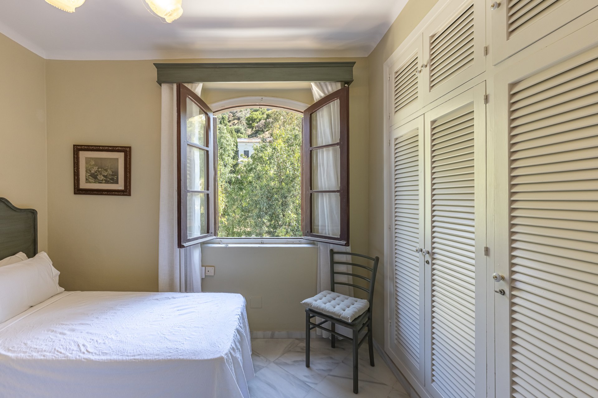 Architectural gem by Strachan on the iconic Paseo de Reding, east Málaga