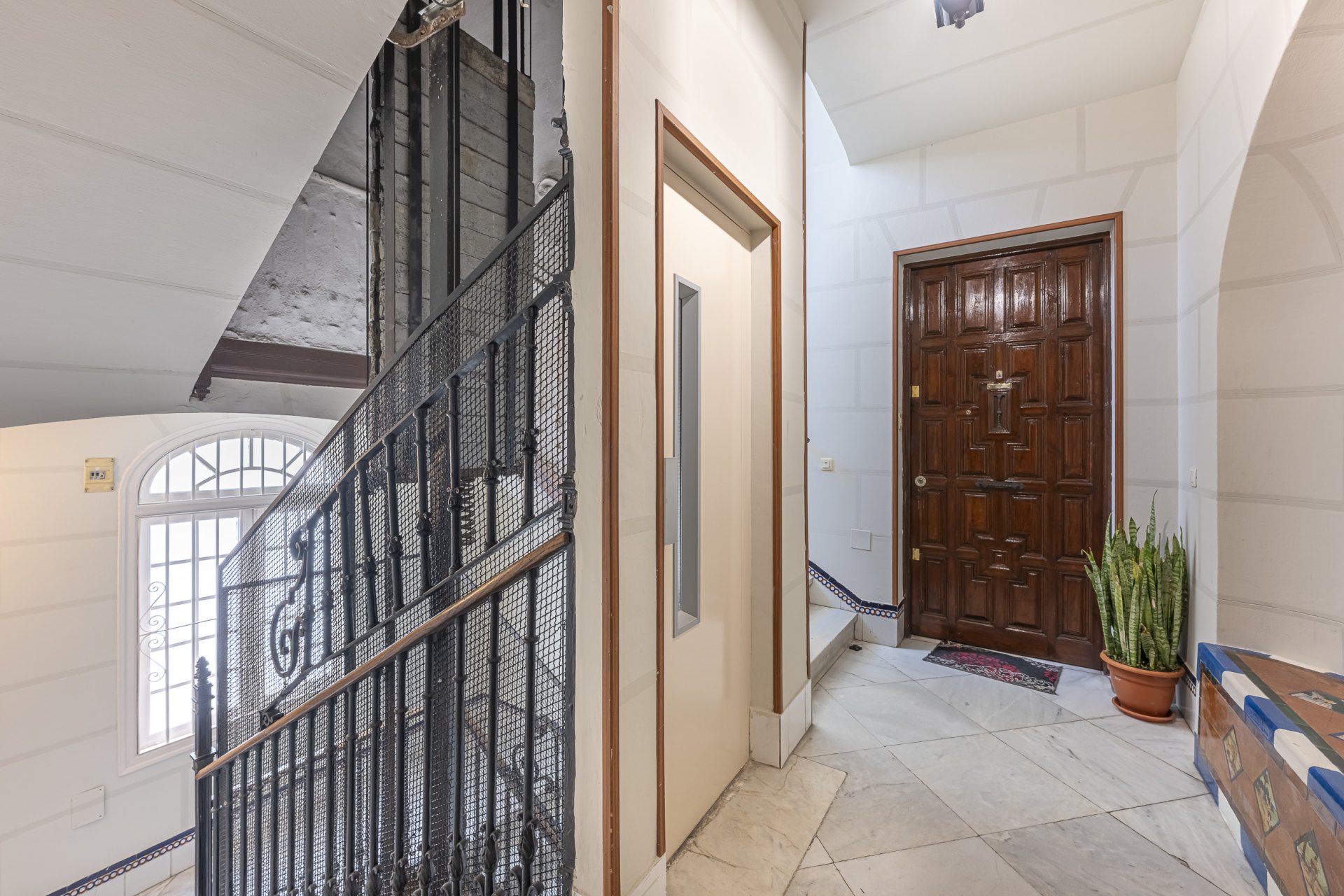 Architectural gem by Strachan on the iconic Paseo de Reding, east Málaga