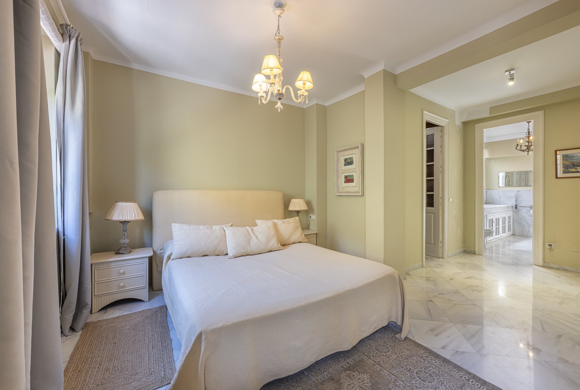 Architectural gem by Strachan on the iconic Paseo de Reding, east Málaga