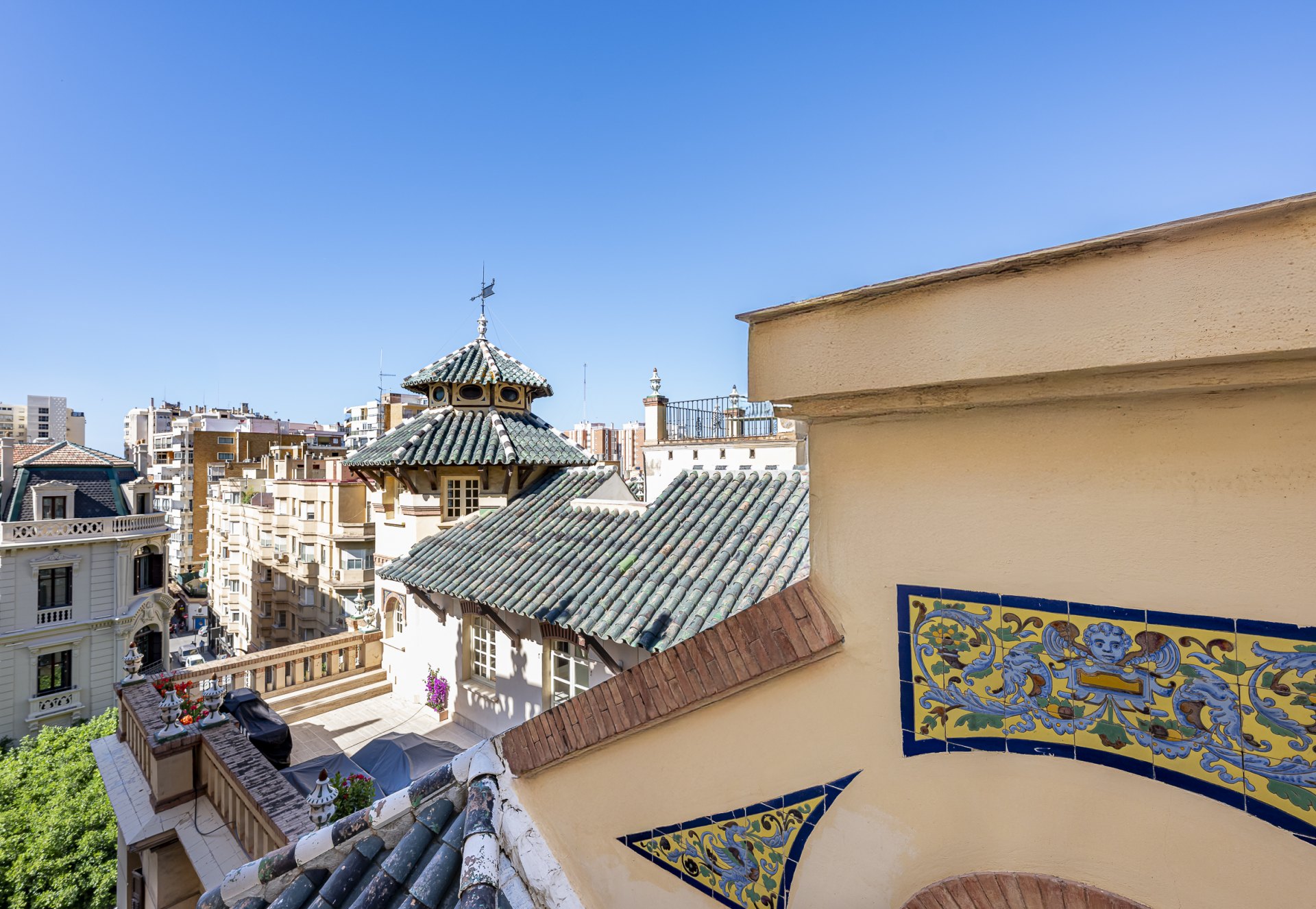 Architectural gem by Strachan on the iconic Paseo de Reding, east Málaga