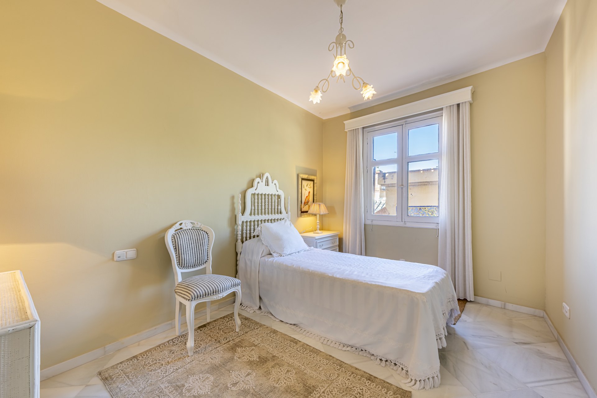 Architectural gem by Strachan on the iconic Paseo de Reding, east Málaga