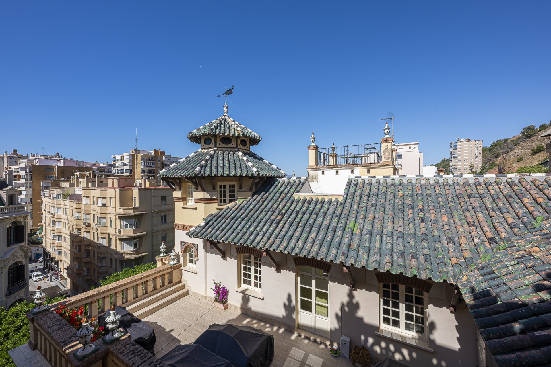 Architectural gem by Strachan on the iconic Paseo de Reding, east Málaga