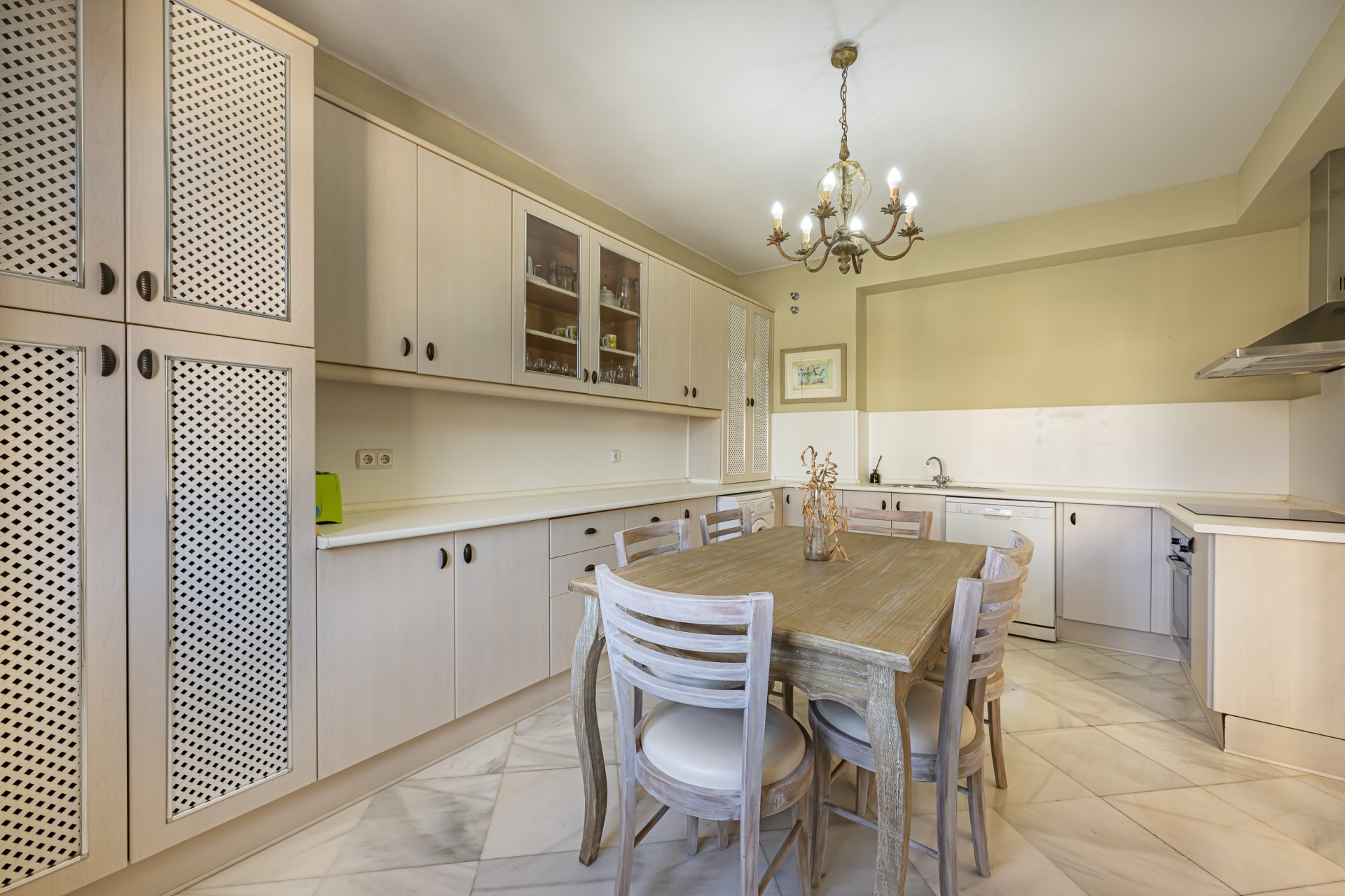 Architectural gem by Strachan on the iconic Paseo de Reding, east Málaga