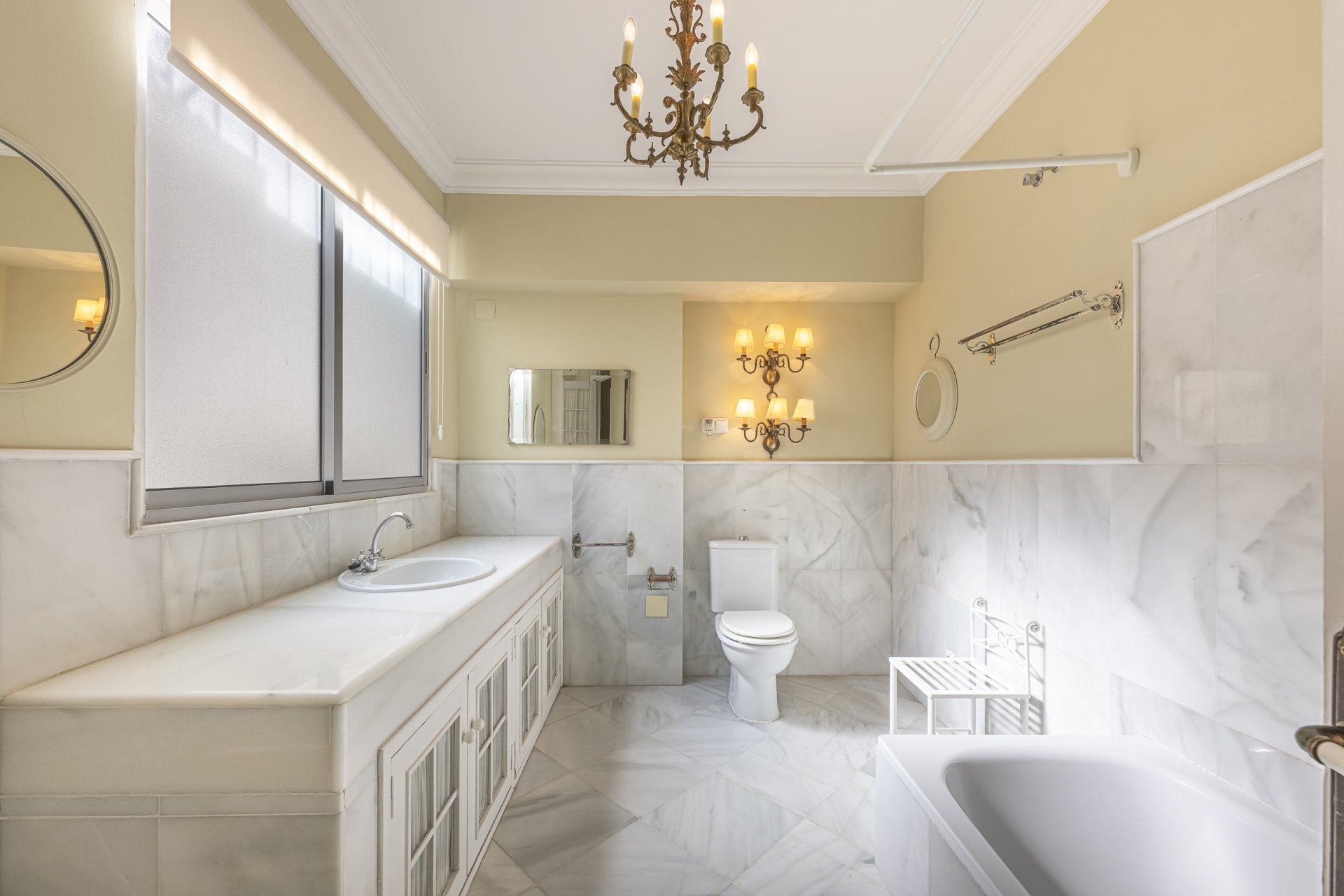 Architectural gem by Strachan on the iconic Paseo de Reding, east Málaga