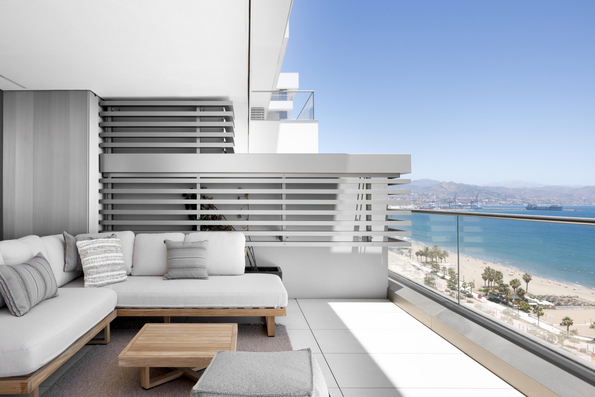 Luxury Beachfront Apartment in Málaga – Pacífico 115