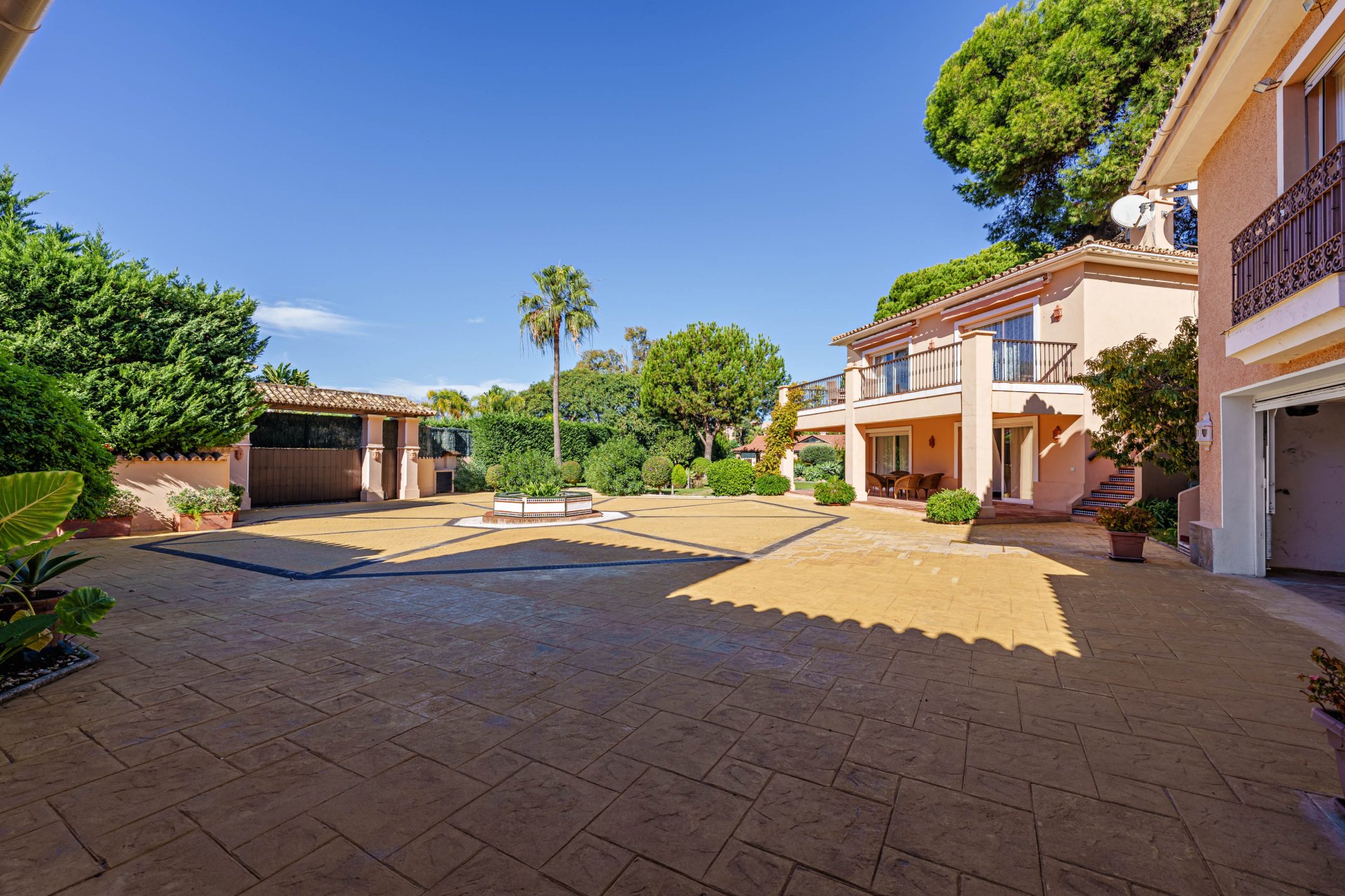 Exclusive opportunity for a large beachfront villa in Estepona, with direct access to the sea