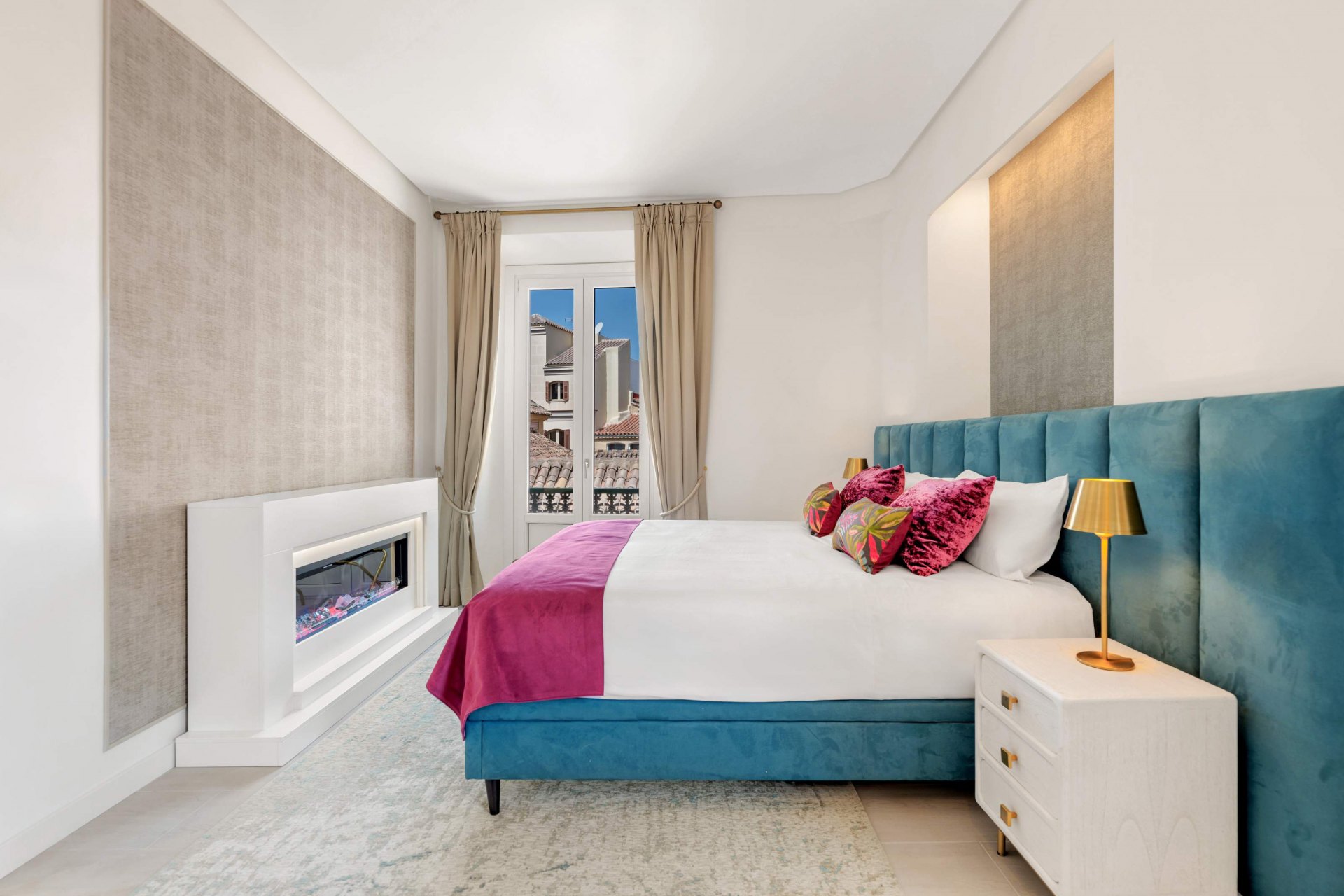 Luminous apartment completely refurbished next to the Cervantes Theatre, Malaga centre