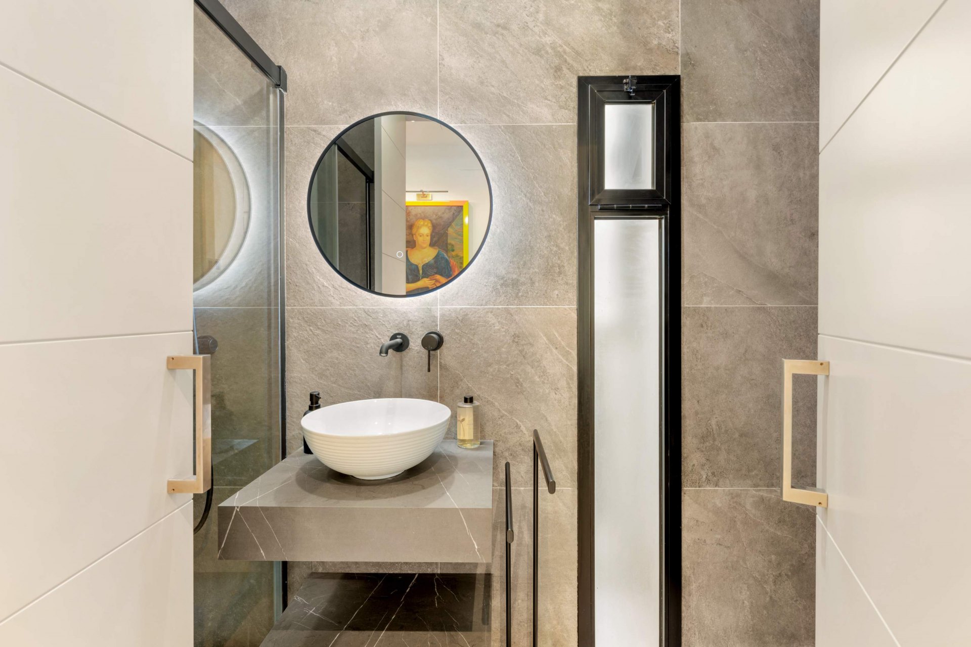 Luminous apartment completely refurbished next to the Cervantes Theatre, Malaga centre