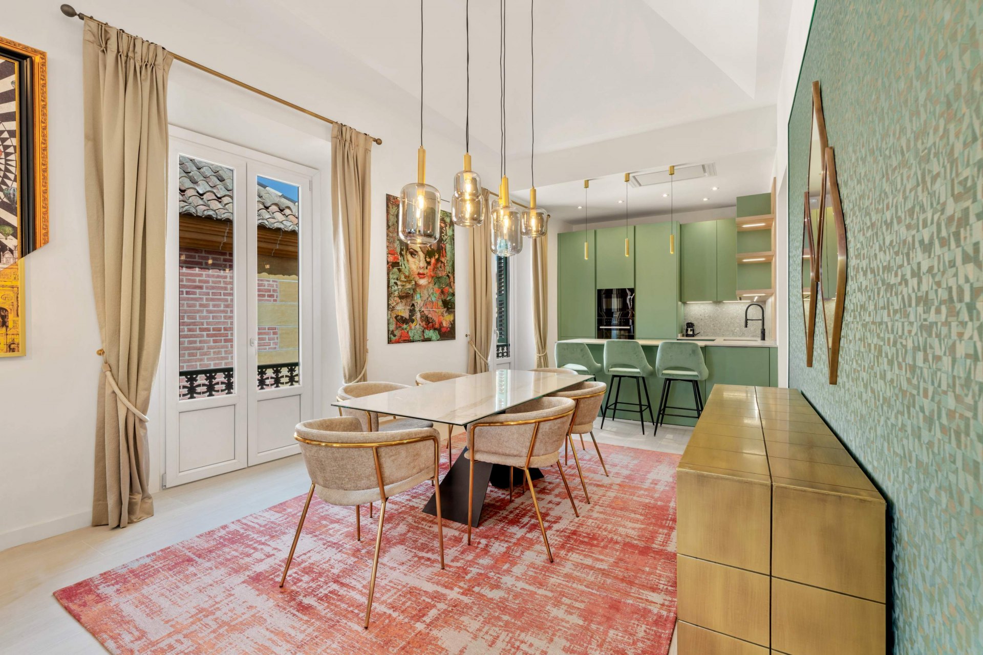 Luminous apartment completely refurbished next to the Cervantes Theatre, Malaga centre