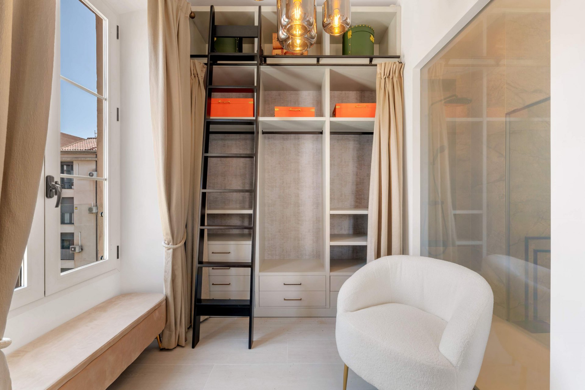 Luminous apartment completely refurbished next to the Cervantes Theatre, Malaga centre