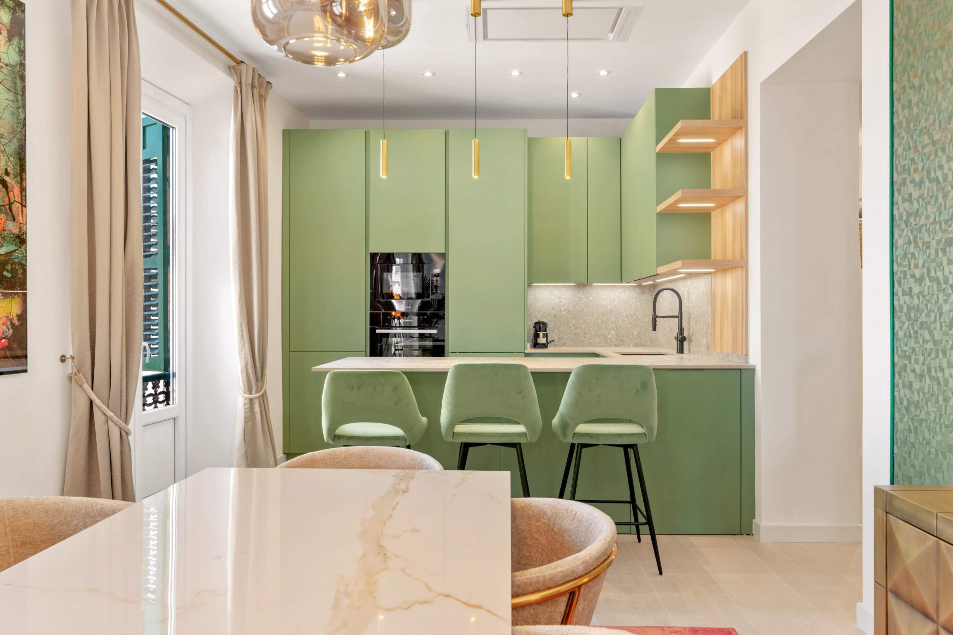 Luminous apartment completely refurbished next to the Cervantes Theatre, Malaga centre