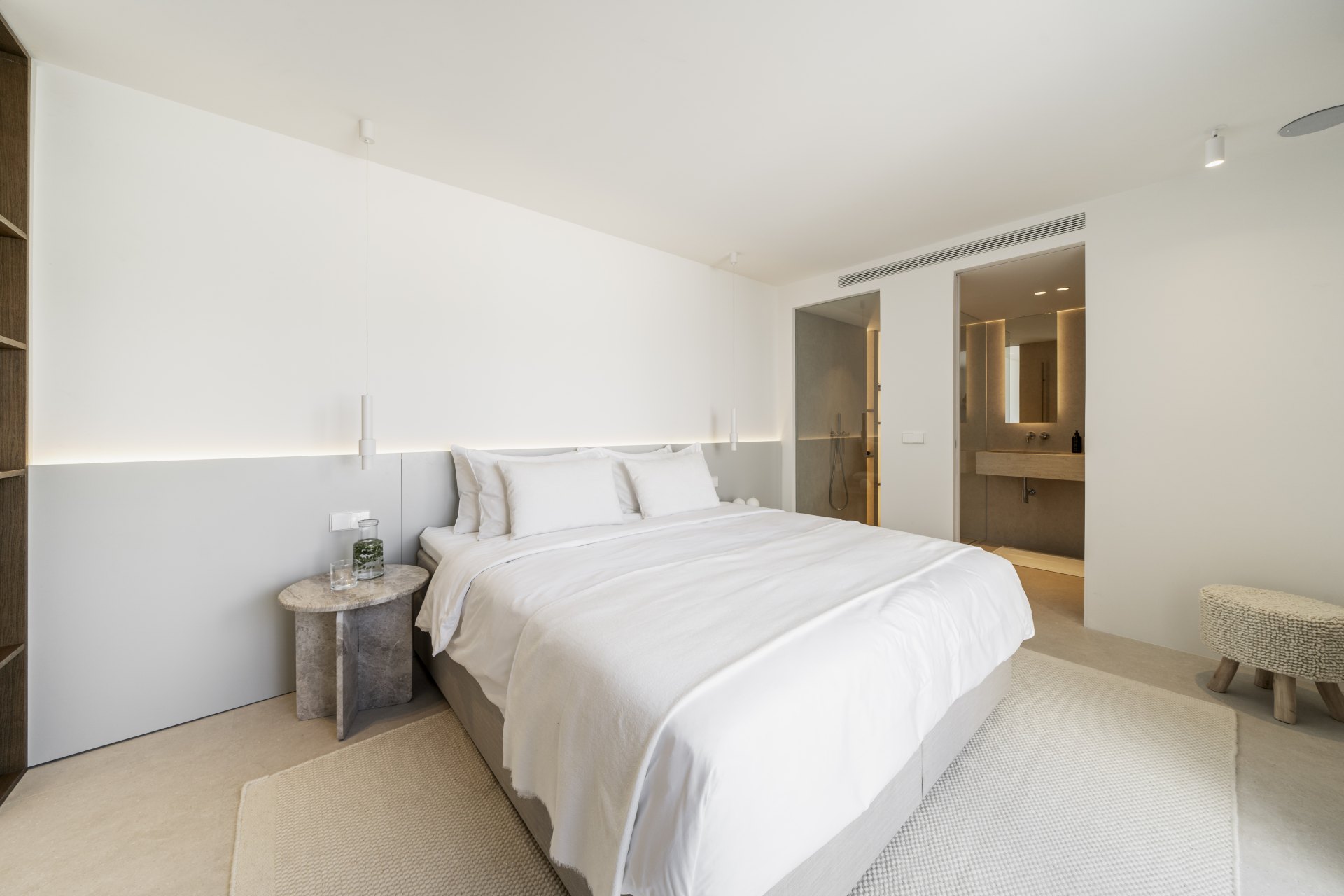 Exclusive luxury penthouse with panoramic terrace and unparalleled views of the Mediterranean, in Puerto Banus