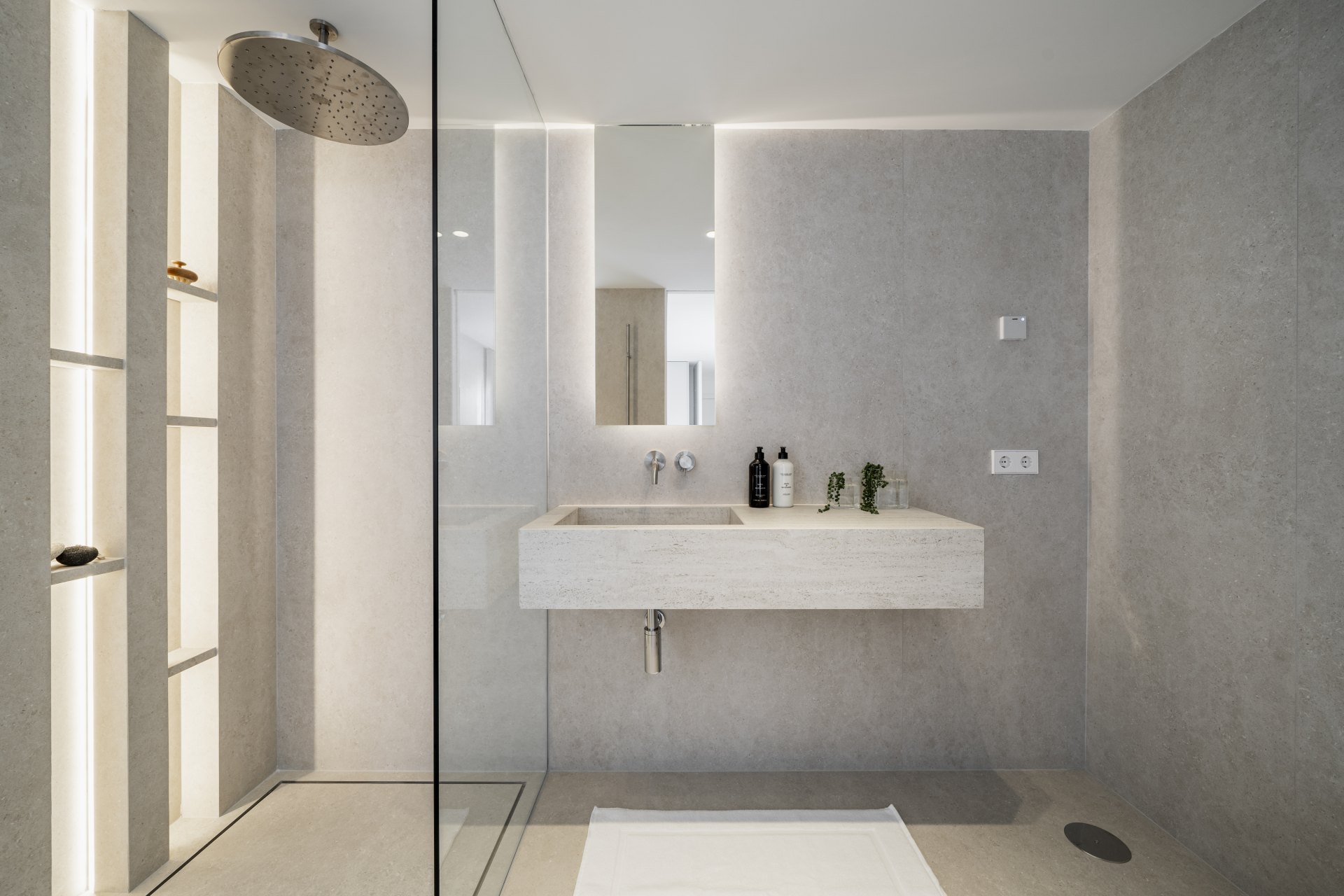 Exclusive luxury penthouse with panoramic terrace and unparalleled views of the Mediterranean, in Puerto Banus