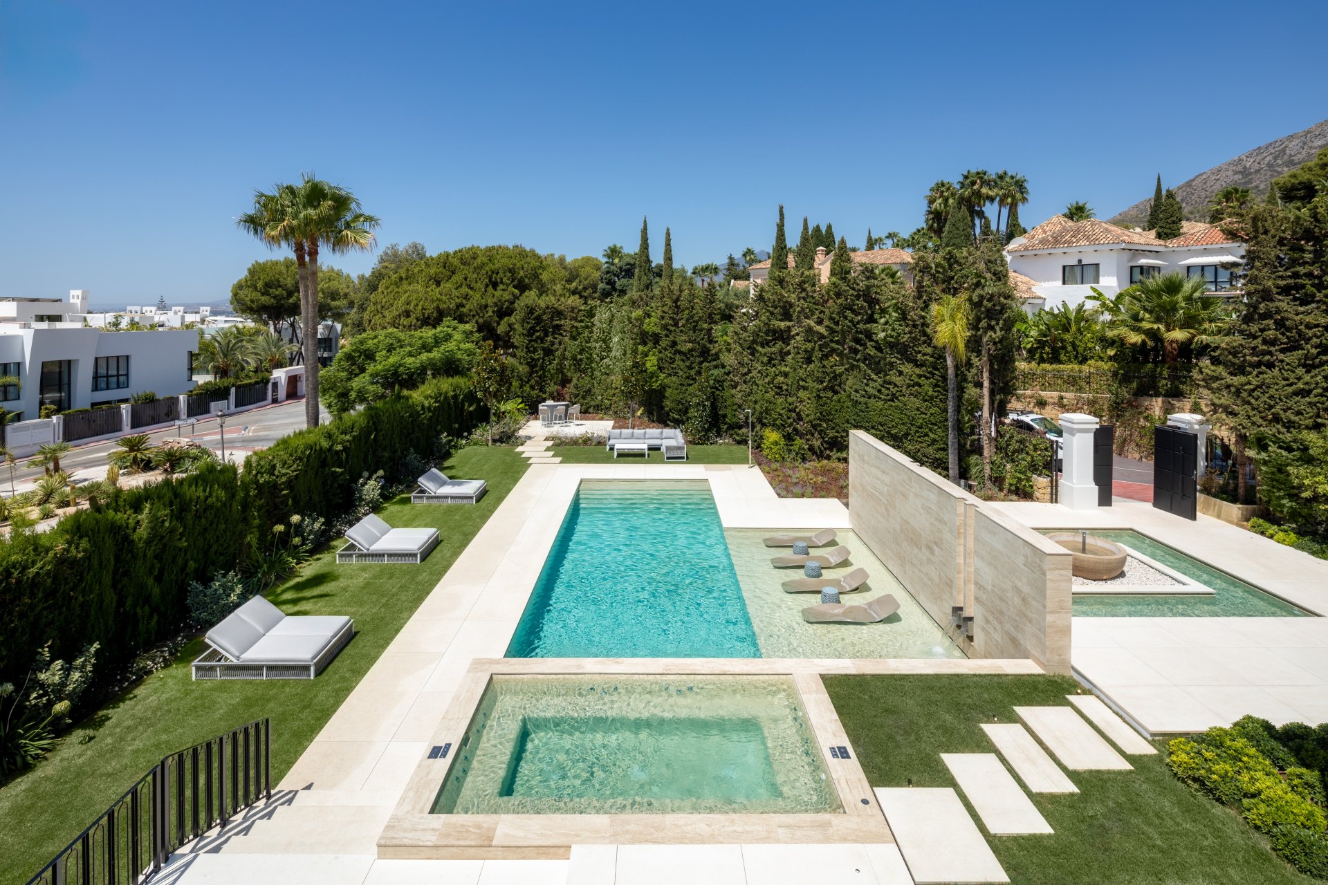 Villa with elegance and distinction in the heart of the Golden Mile, Sierra Blanca, Marbella