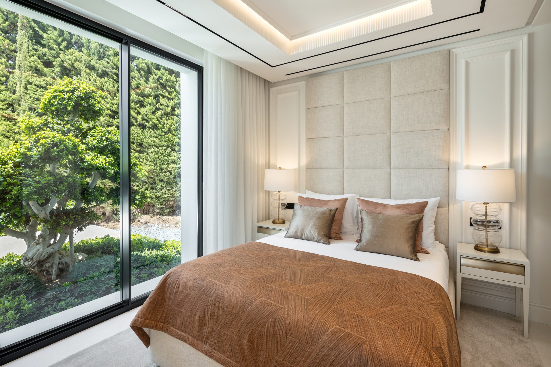 Villa with elegance and distinction in the heart of the Golden Mile, Sierra Blanca, Marbella