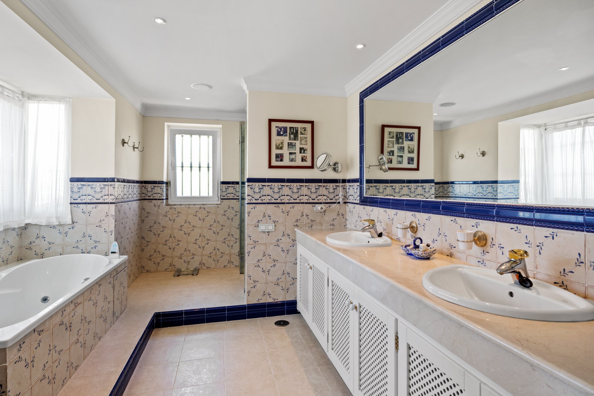 Magnificent traditional Andalusian style villa in the heart of the Marbella Club Golf Resort, Benahavís