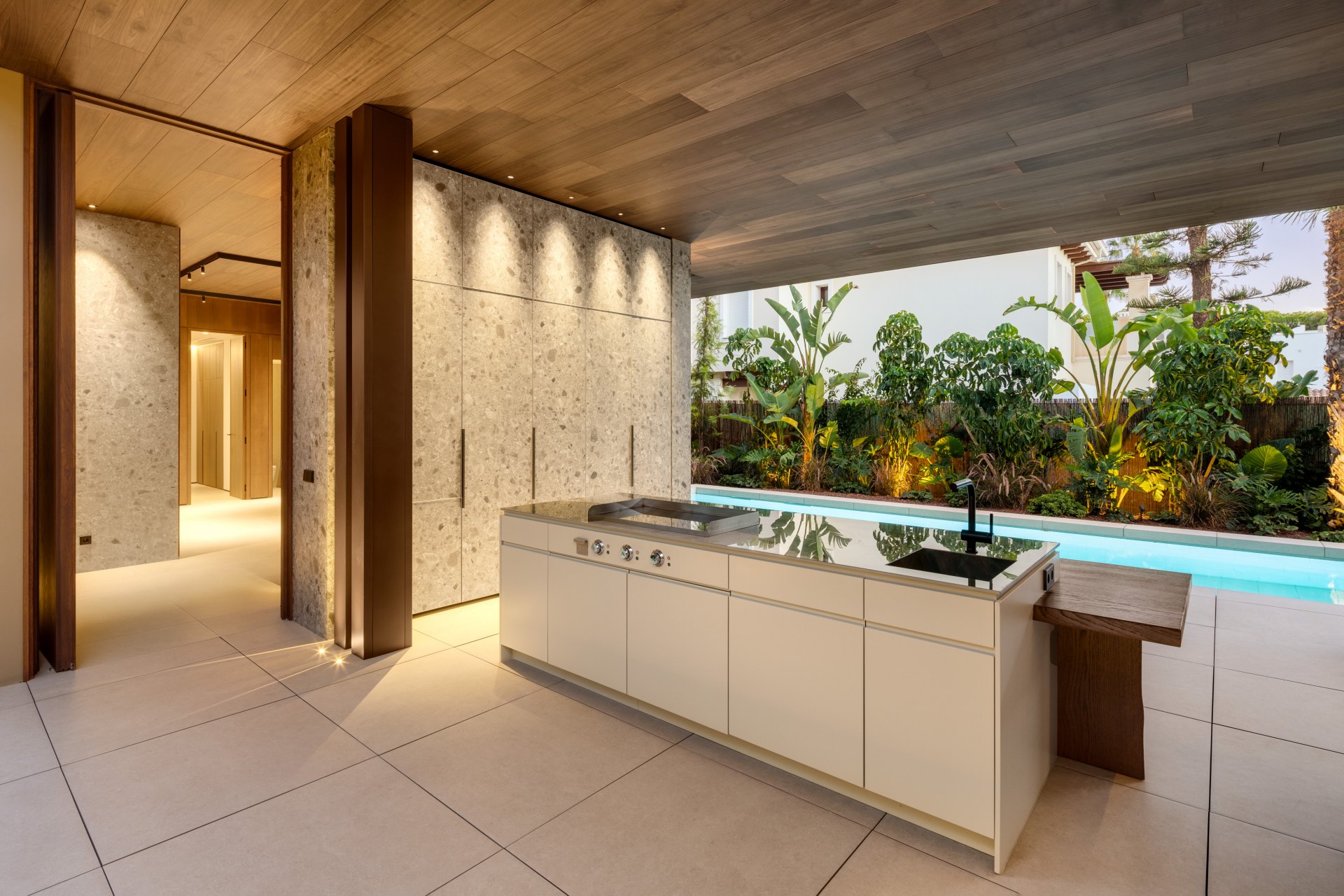 Una villa extraordinaria en la Milla de Oro de Marbella, a escasos pasos del mar