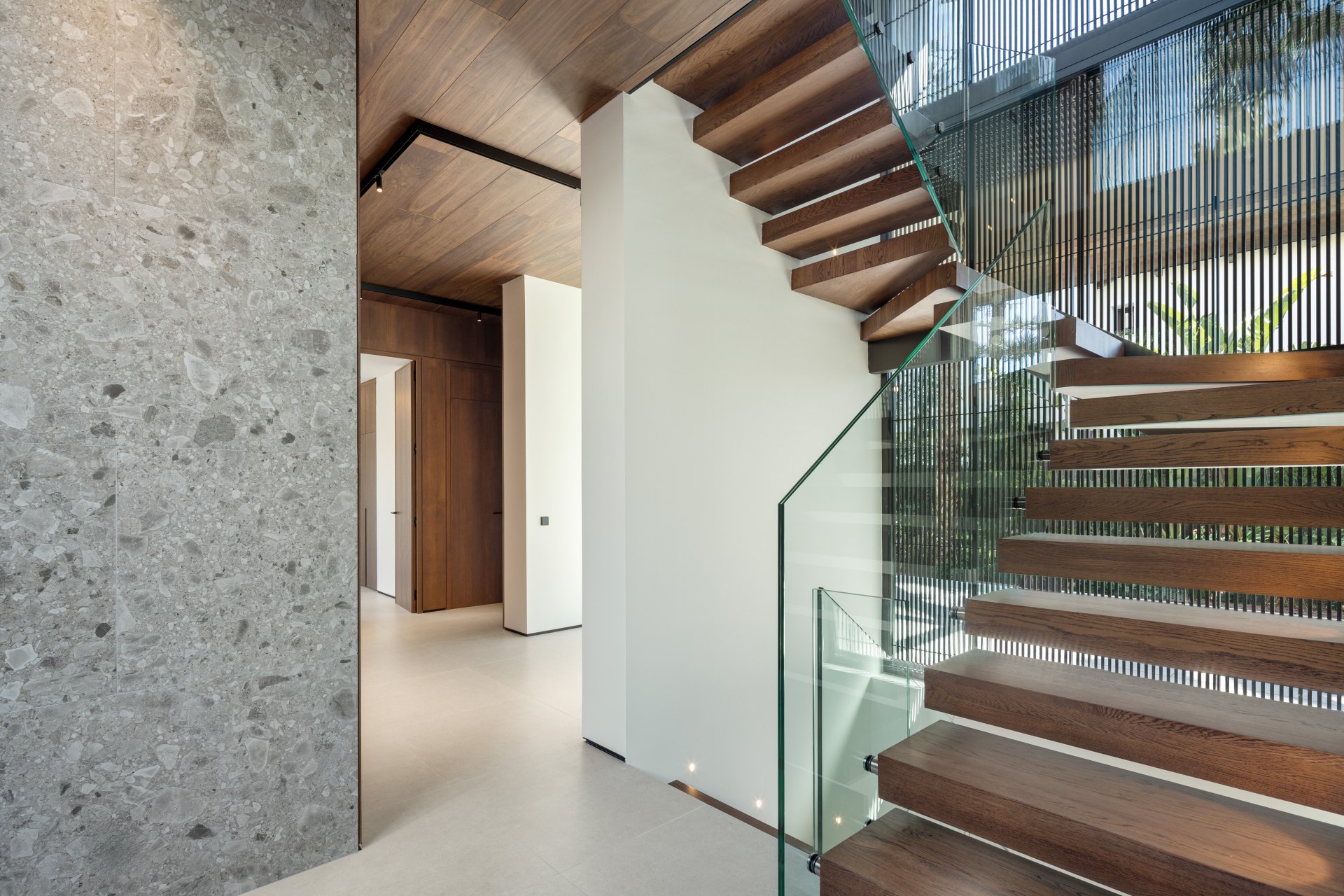 Una villa extraordinaria en la Milla de Oro de Marbella, a escasos pasos del mar