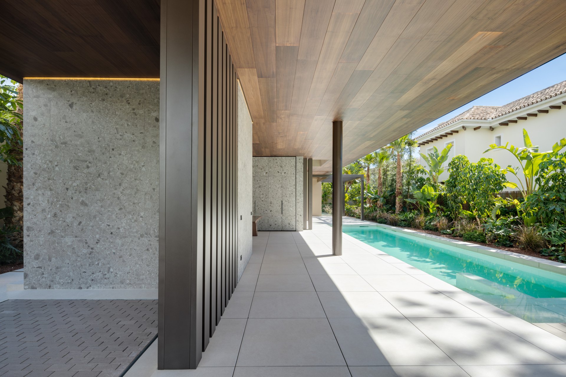 Una villa extraordinaria en la Milla de Oro de Marbella, a escasos pasos del mar